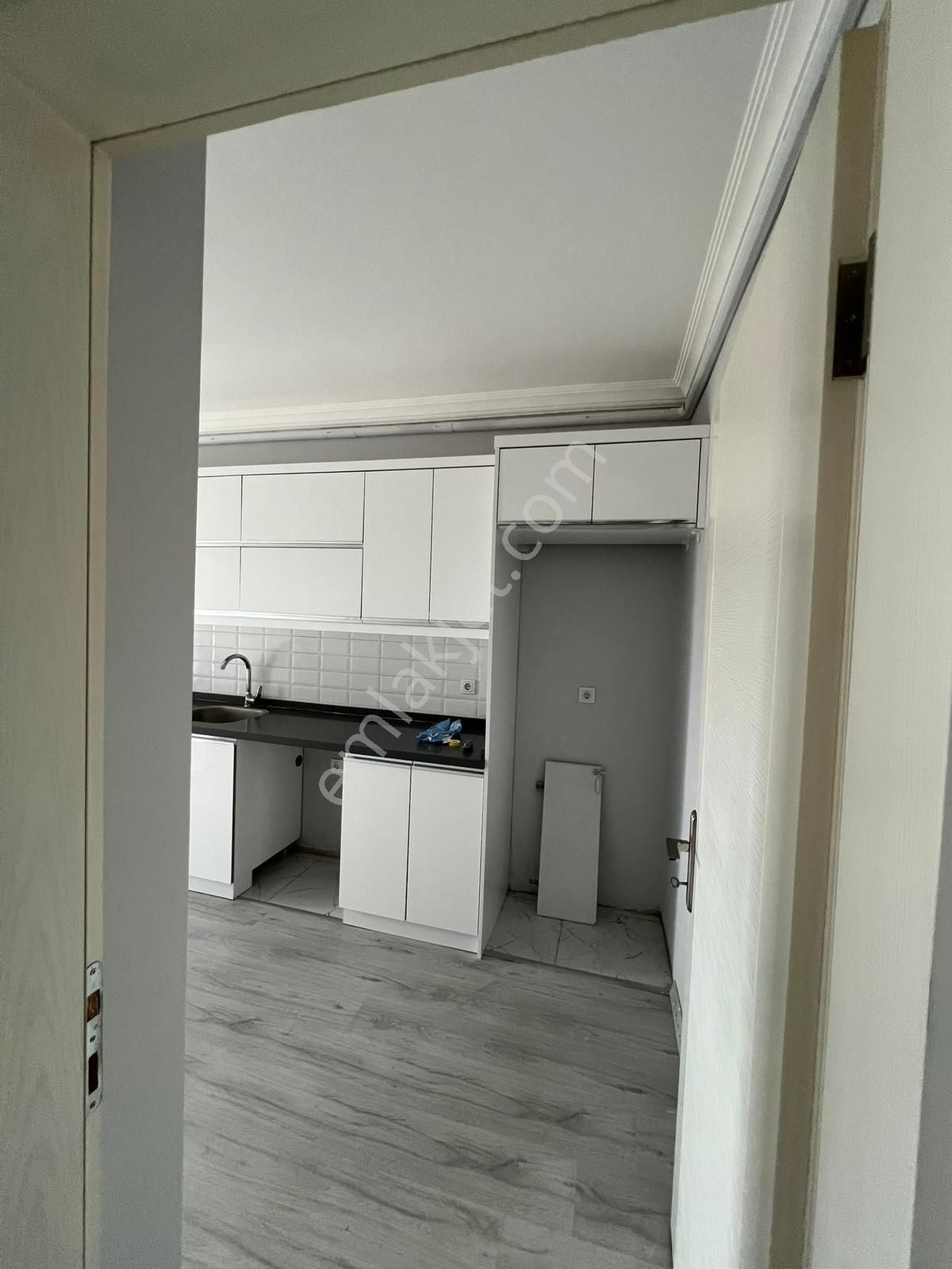 Fatih Mahallesin'de Ara Kat 2+1 Kiralık Daire - Görsel 2