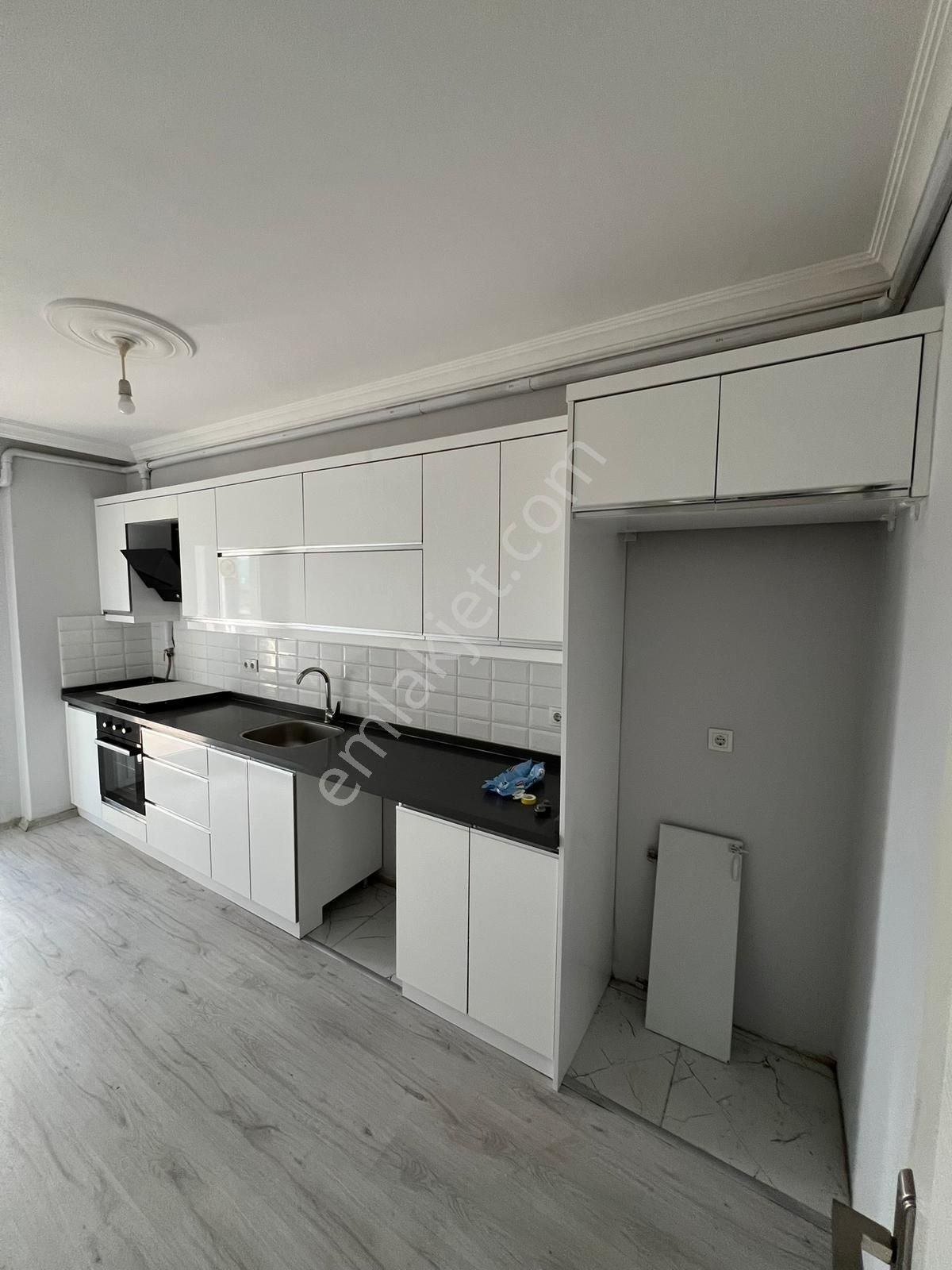 Fatih Mahallesin'de Ara Kat 2+1 Kiralık Daire