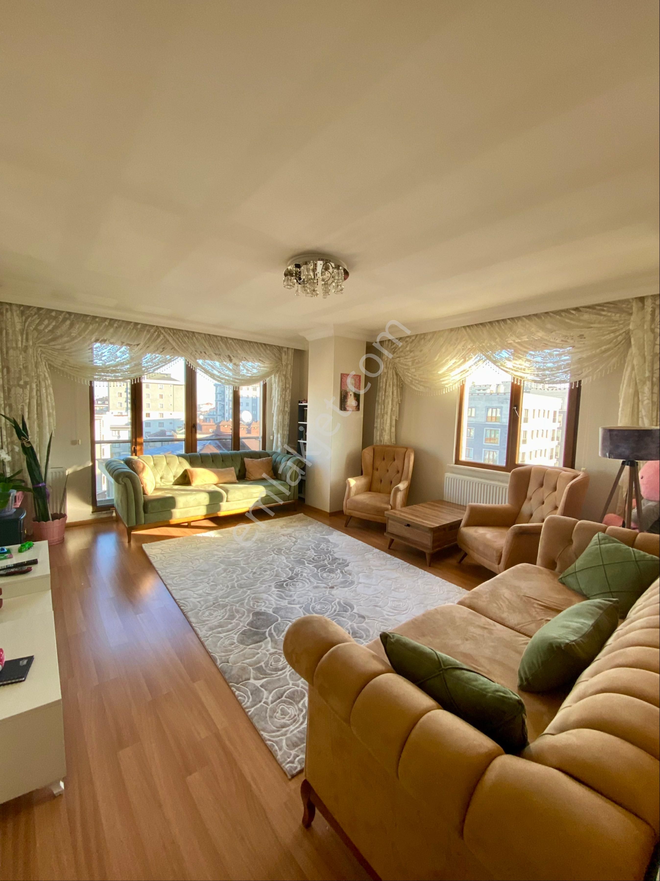 Metronun Yanında, 4+2 Konseptli, Çift Girişli, Açılır Kapanır Teraslı, Bakımlı Dubleks