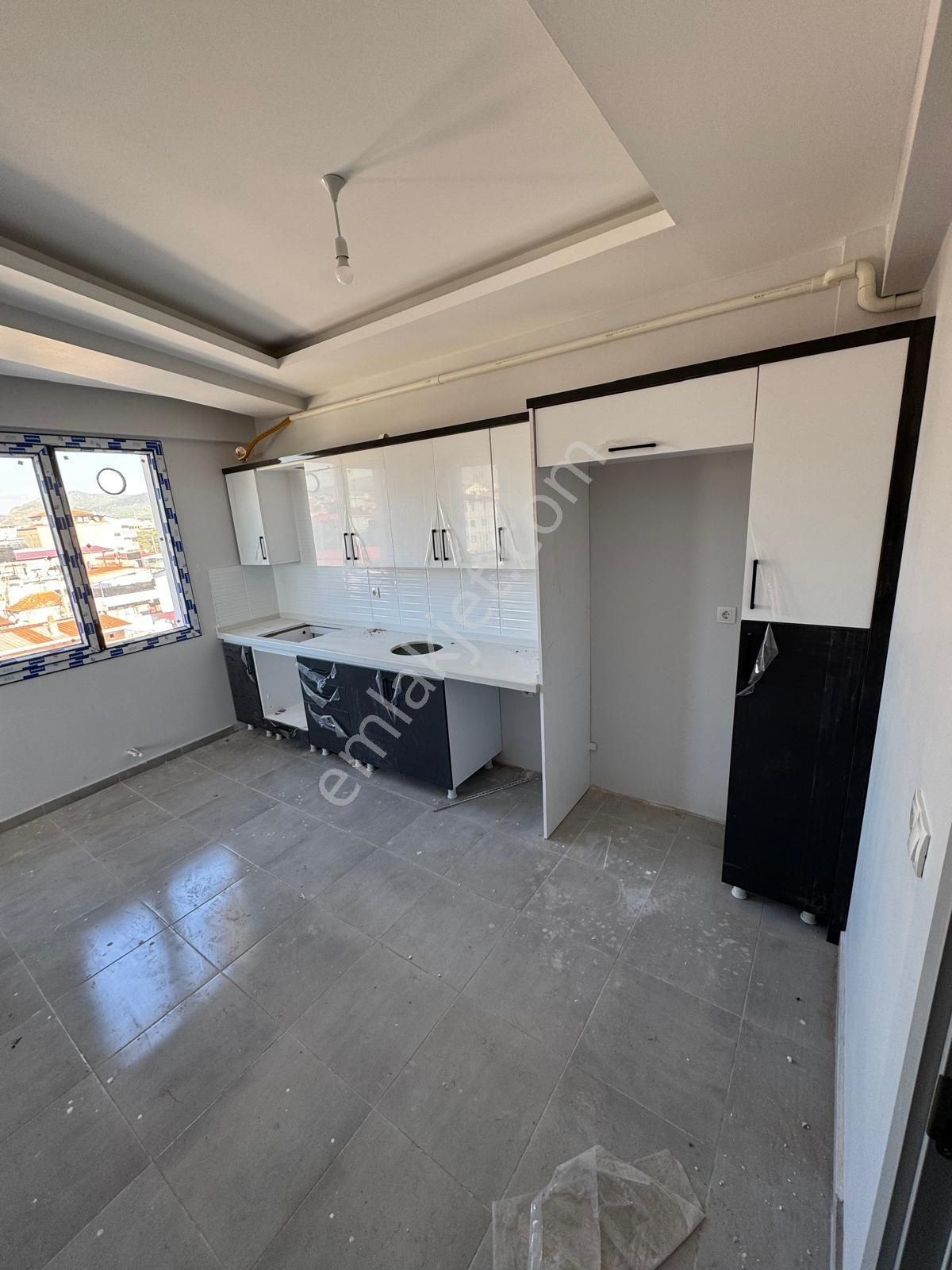 İzmir Bergama Atatürk Mahallesin'de 3+1 Satılık Daire - Görsel 3