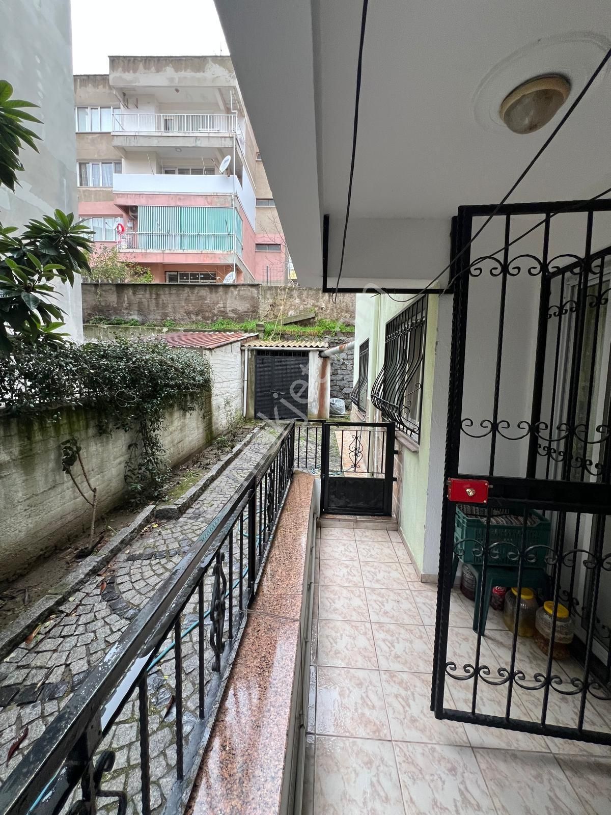 Bergama Bahçelievler Mahallesinde 3+1 Kiralık Daire - Görsel 26