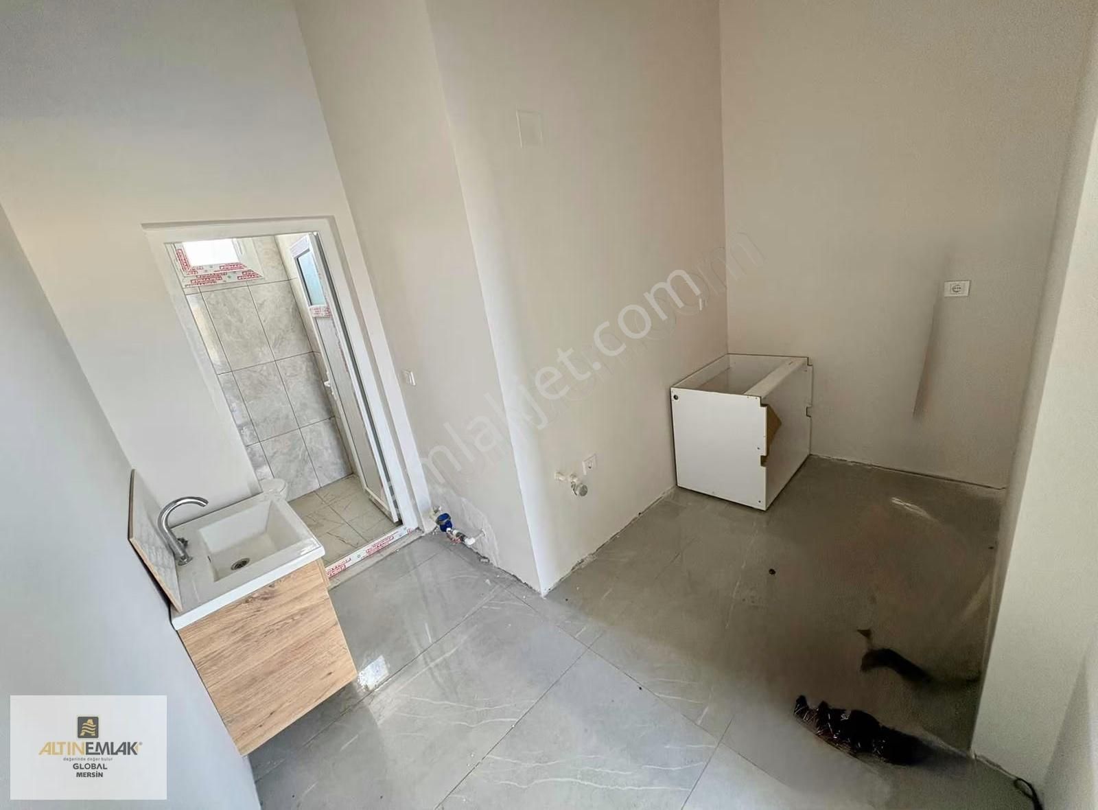 Altın Emlak'tn Akdeniz Caddesine Yakın Cazip Dükkan - Görsel 2