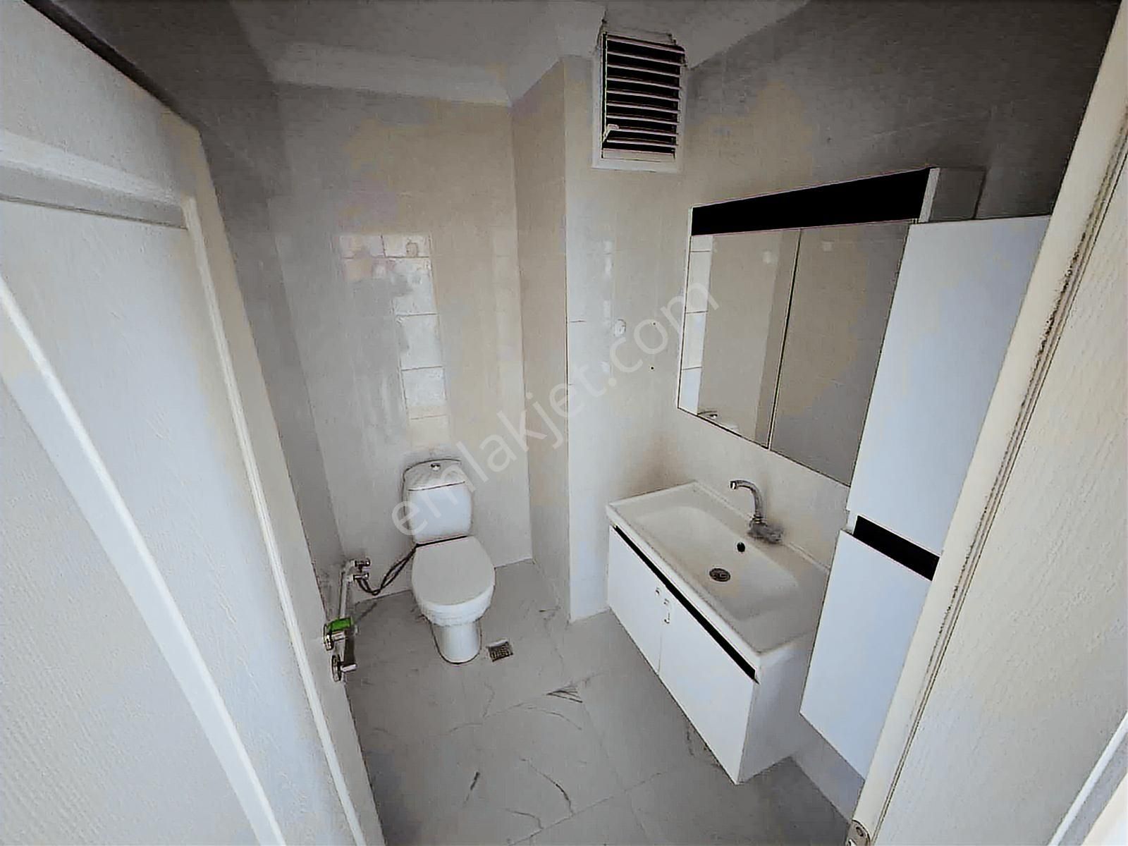 75. Yıl Mahallesinde Çimen Kaya Sitesinde 3+1 Satılık Daire - Görsel 4