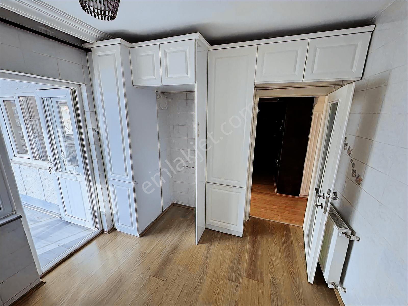 75. Yıl Mahallesinde Çimen Kaya Sitesinde 3+1 Satılık Daire - Görsel 13