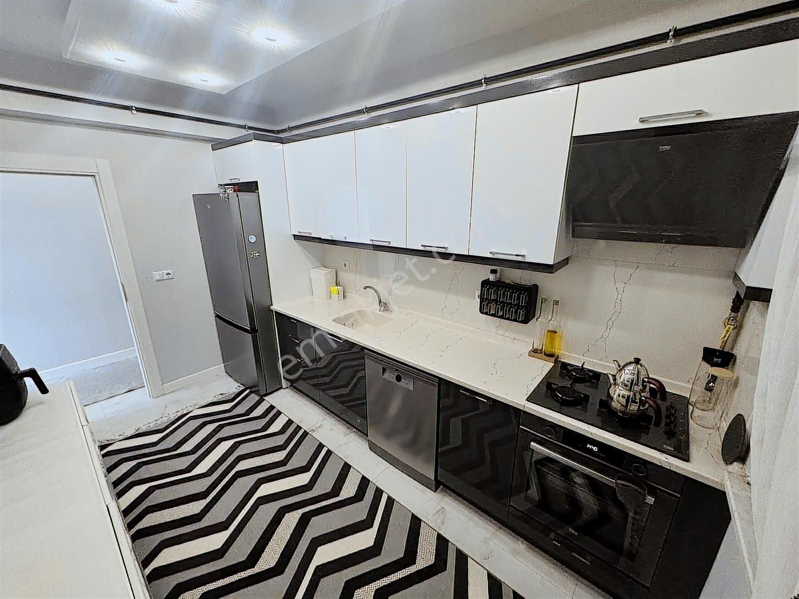 Güneştepede Çamlık Caddesinde Arakat 3+1 - Görsel 2