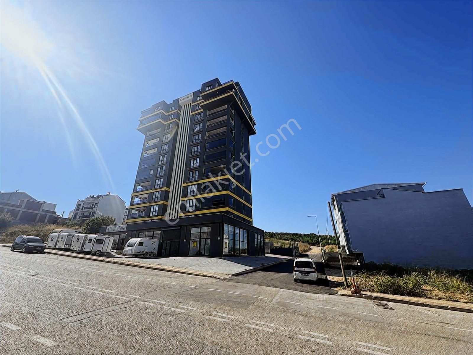 Güneştepede Çamlık Caddesinde Arakat 3+1 - Görsel 12