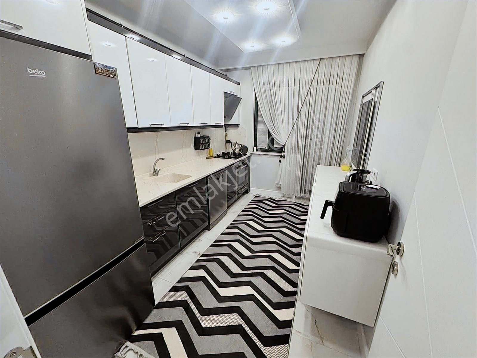 Güneştepede Çamlık Caddesinde Arakat 3+1 - Görsel 3