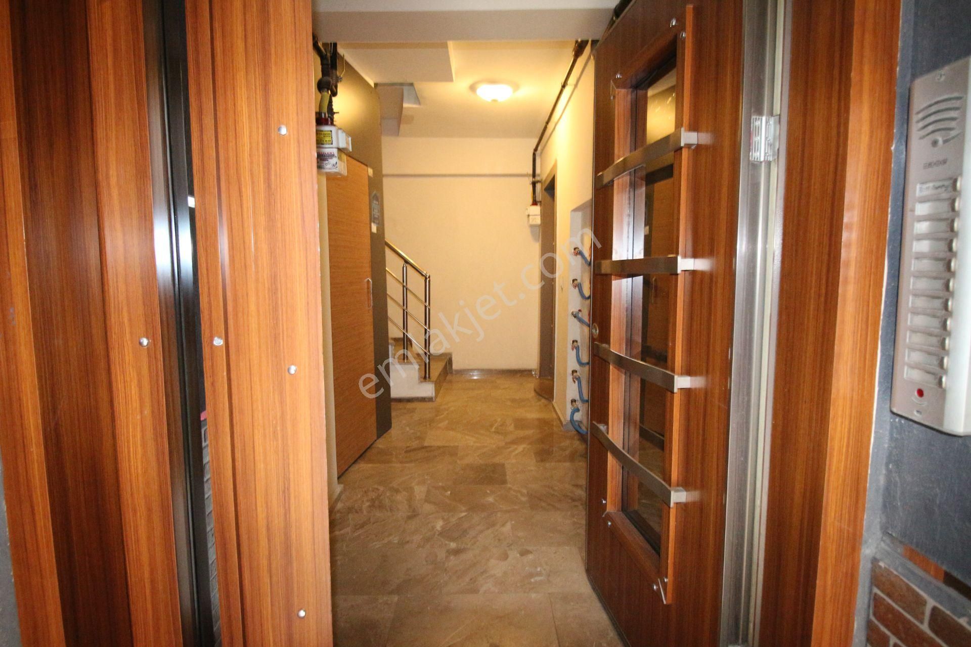 Arga'dan Buca Üçkuyular'da Eşyalı D.gazlı 1+1 Kiralık Daire . - Görsel 24