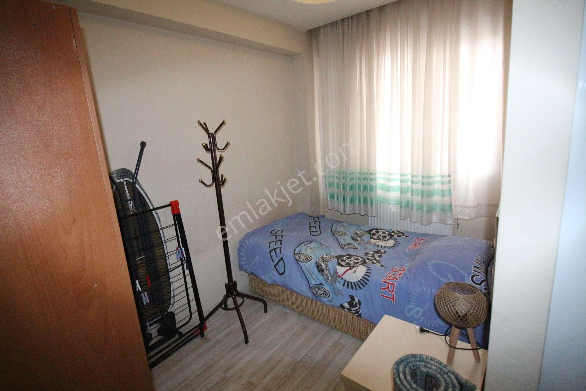 Arga'dan Buca Üçkuyular'da Eşyalı D.gazlı 1+1 Kiralık Daire . - Görsel 2