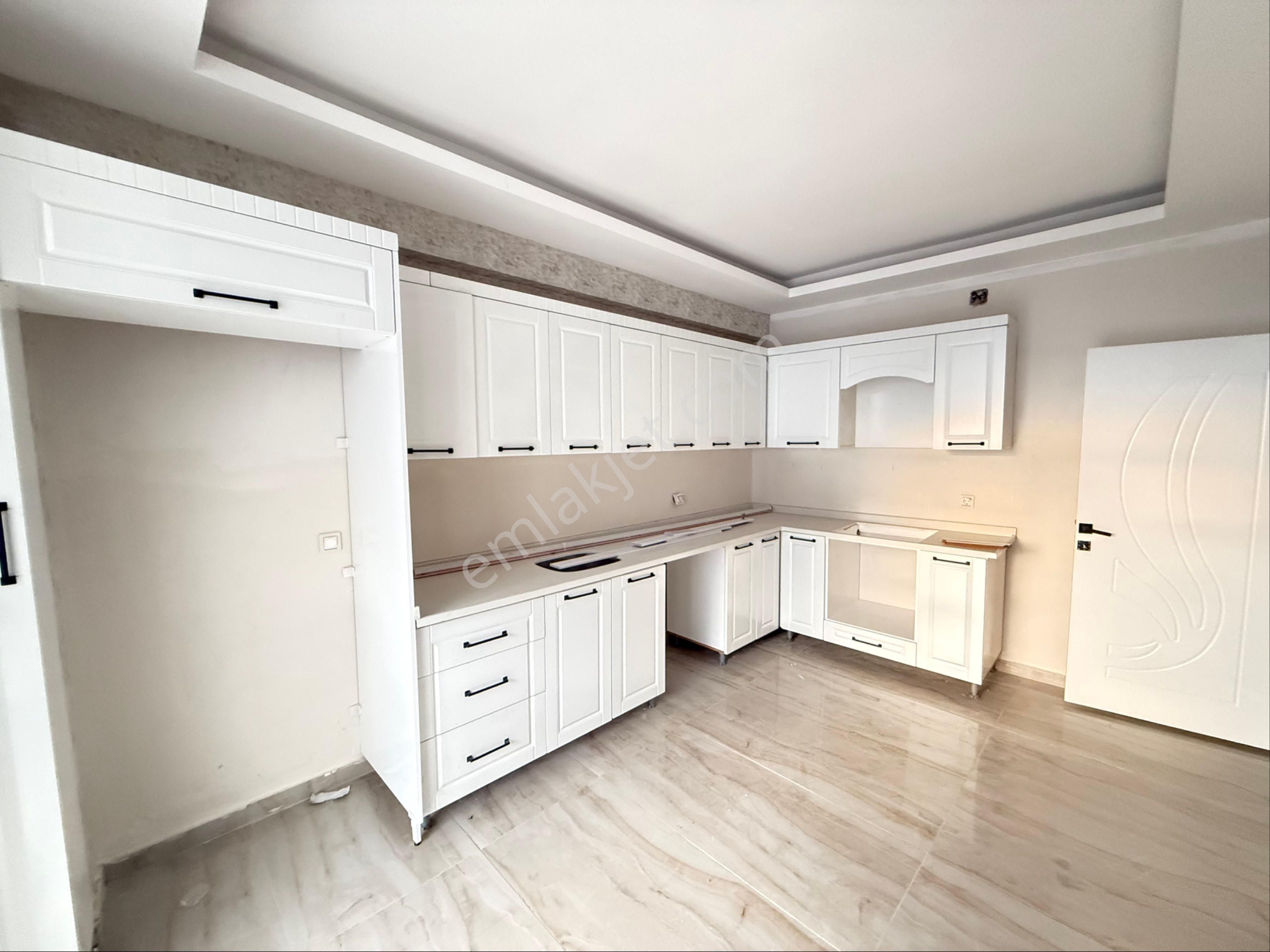 Cadde Seyrandan Satlık 3+1 Ara Kat - Görsel 23