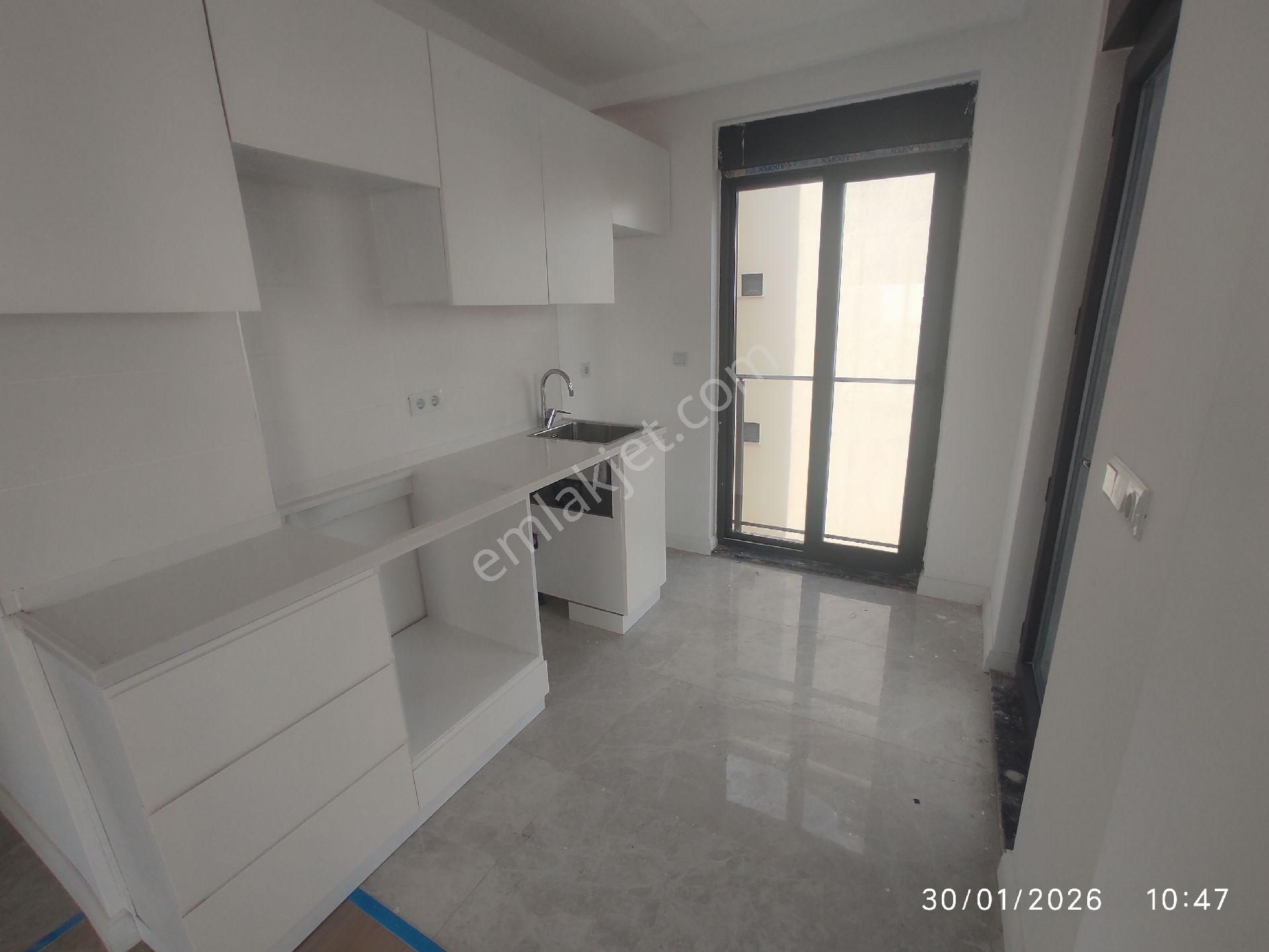 Nuray Ayhan'dan Yeniköy Merkezde 2+1satılık Daire