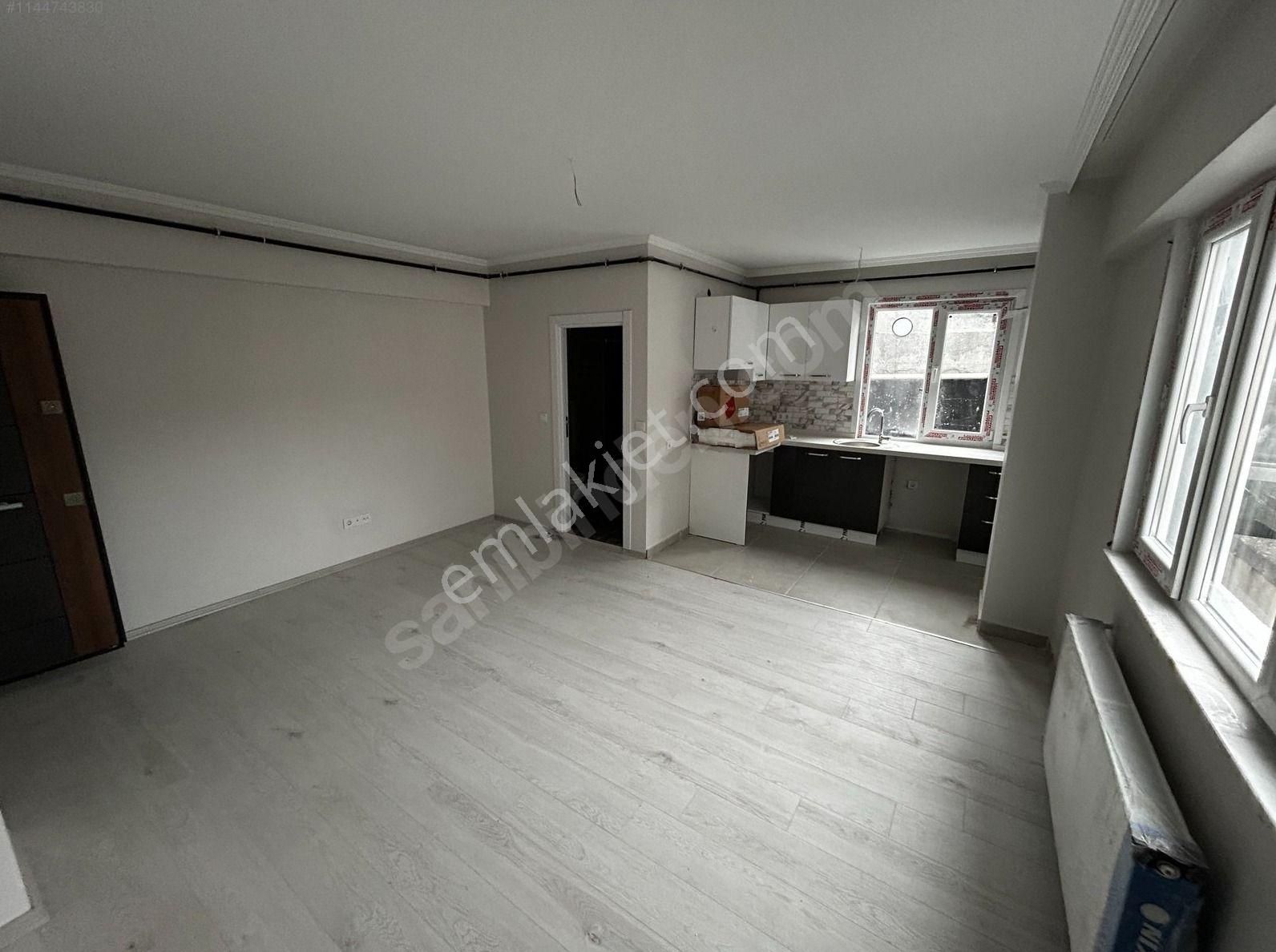 Oryaştan Ataşehir İçerenköyde 1 Yıllık Binada Yatırımlık 1+1 Daire