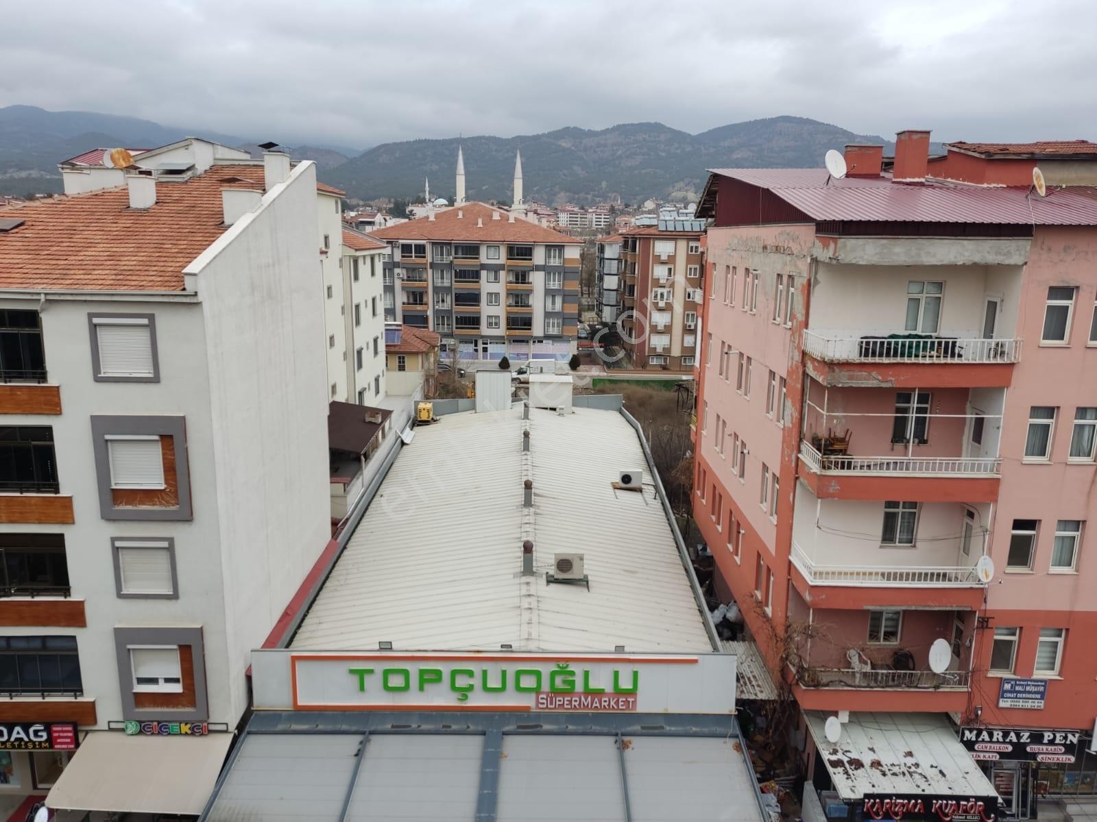 Şehrin En Merkezi Yerinde 3+1 Kiralık Daire - Görsel 3