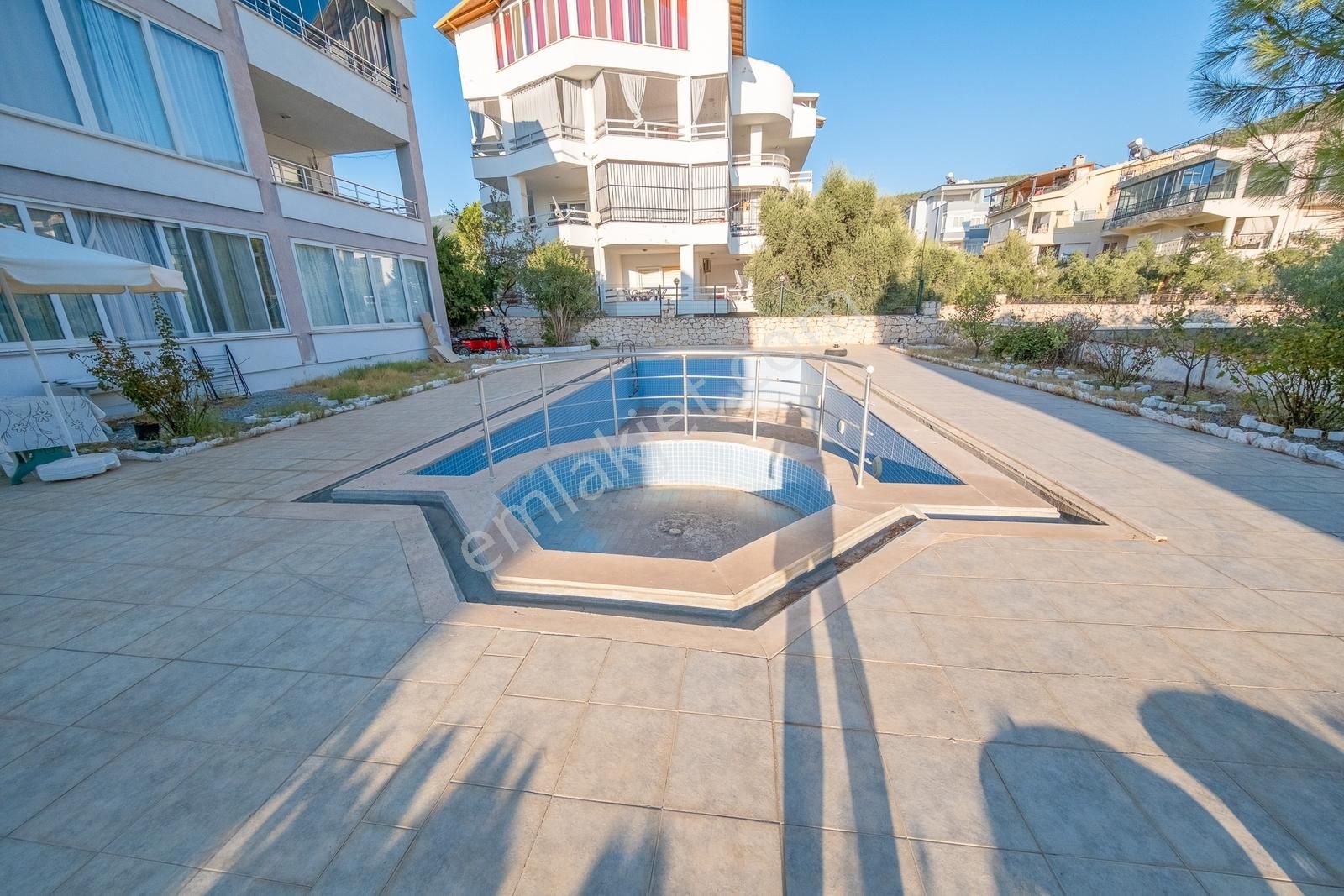 Akbük Merkezde Satılık Geniş 2+1 Havuzlu Daire - Görsel 4