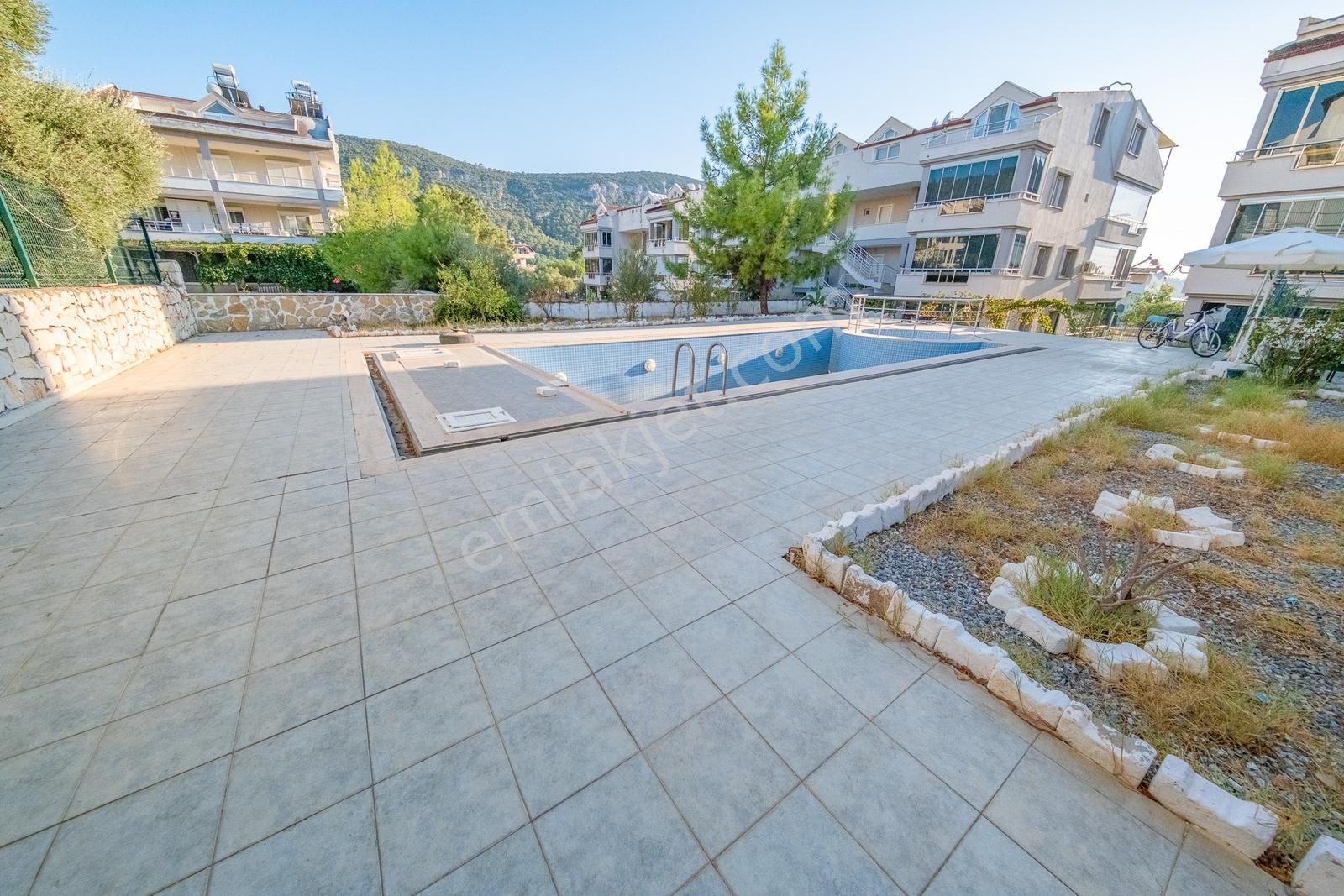 Akbük Merkezde Satılık Geniş 2+1 Havuzlu Daire - Görsel 3