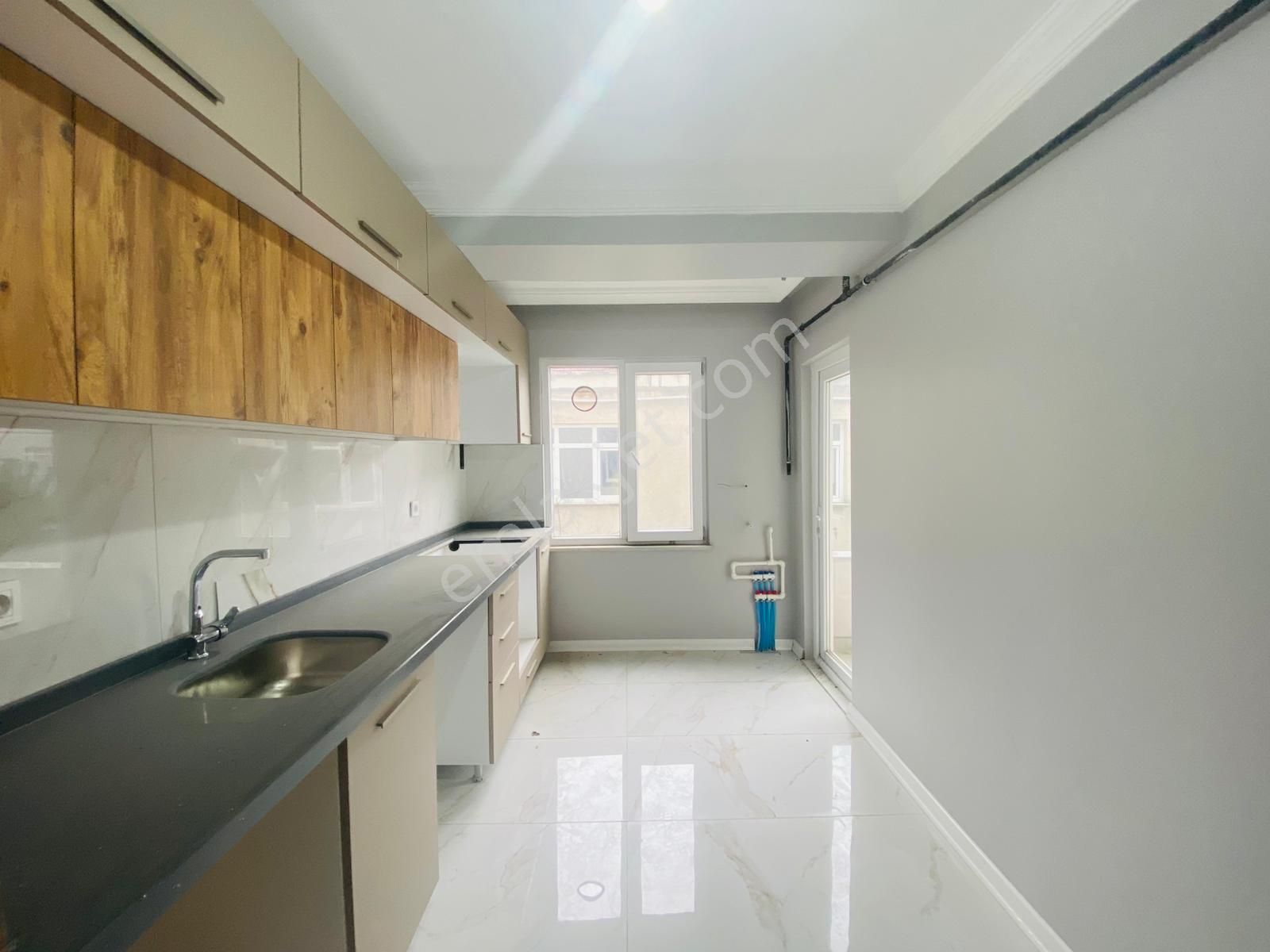 Güven'den Kapaklı'da Yerden Isıtmalı Caddeye Yakın Geniş 3+1 Ev - Görsel 7