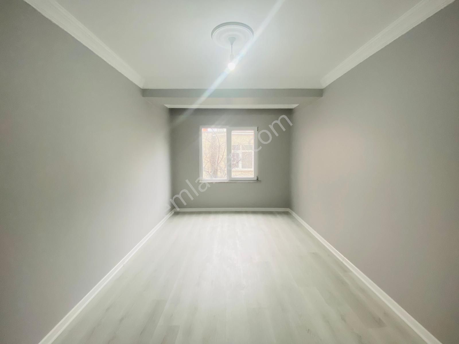 Güven'den Kapaklı'da Yerden Isıtmalı Caddeye Yakın Geniş 3+1 Ev - Görsel 17