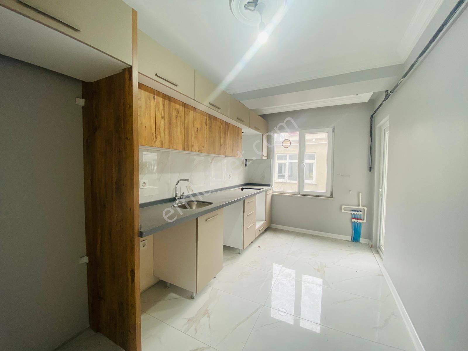 Güven'den Kapaklı'da Yerden Isıtmalı Caddeye Yakın Geniş 3+1 Ev - Görsel 9