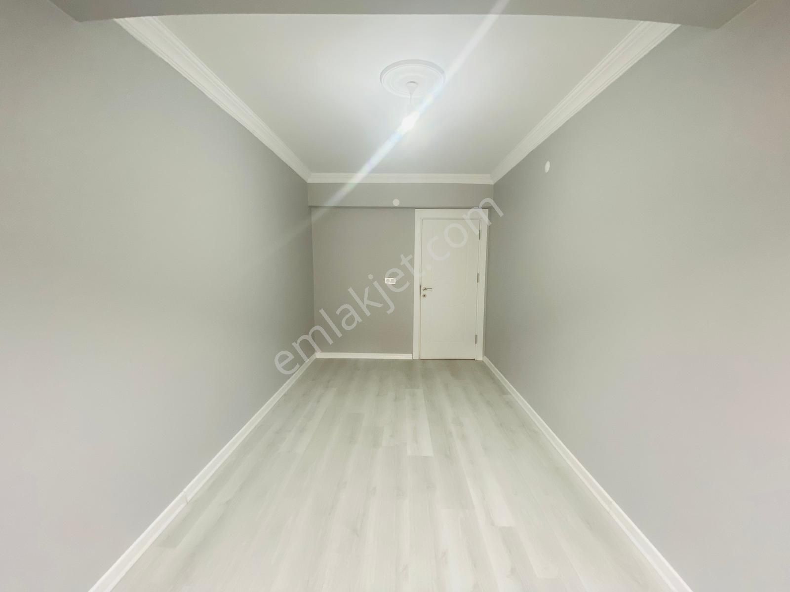 Güven'den Kapaklı'da Yerden Isıtmalı Caddeye Yakın Geniş 3+1 Ev - Görsel 13