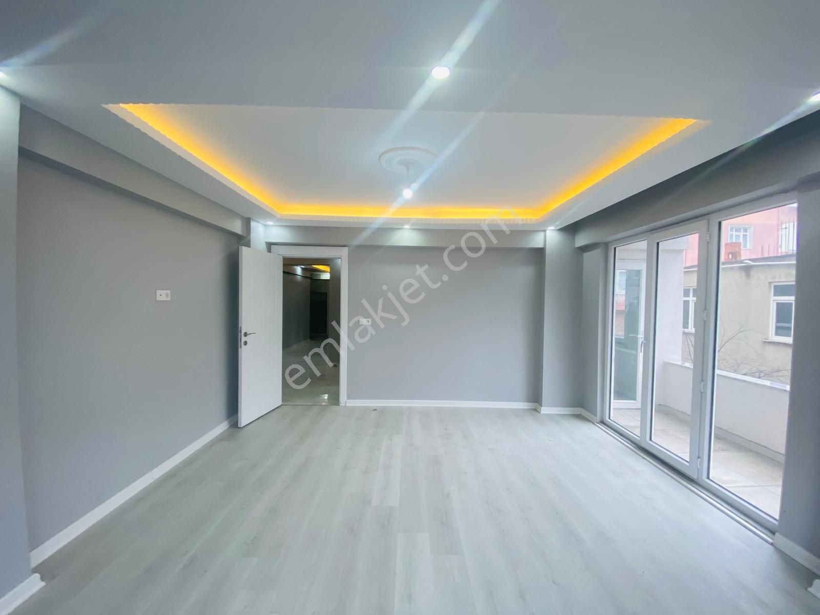 Güven'den Kapaklı'da Yerden Isıtmalı Caddeye Yakın Geniş 3+1 Ev - Görsel 3