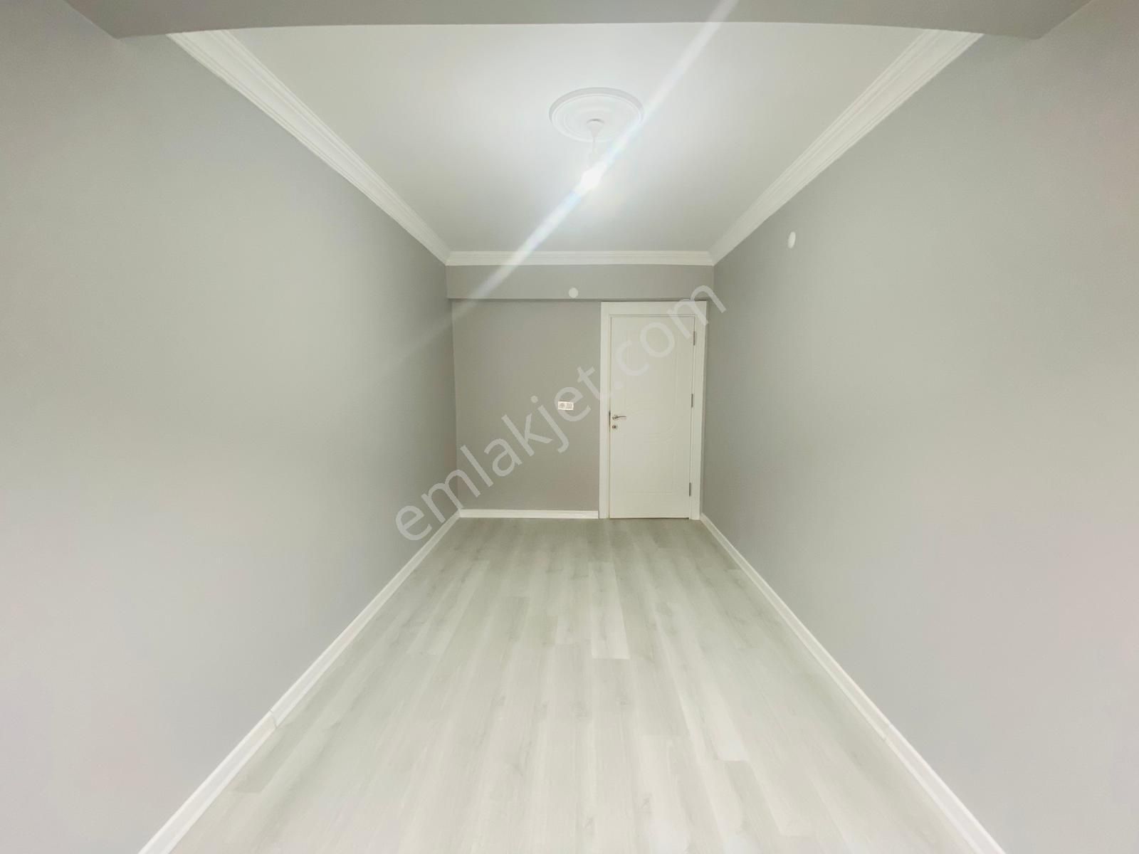 Güven'den Kapaklı'da Yerden Isıtmalı Caddeye Yakın Geniş 3+1 Ev - Görsel 12