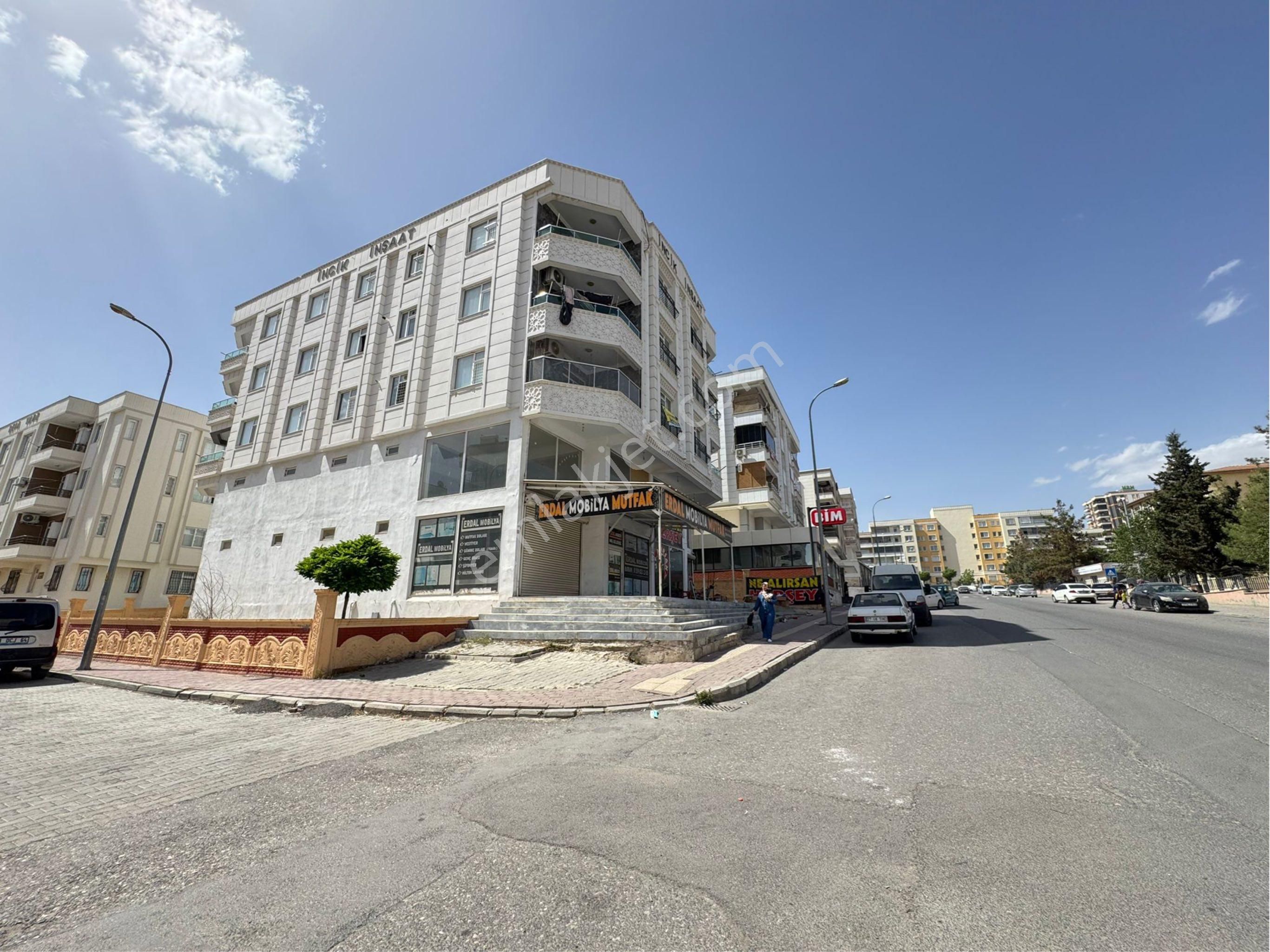 Cadde Seyrandan Satlık 3+1 Ara Kat Cepe Ful Acık