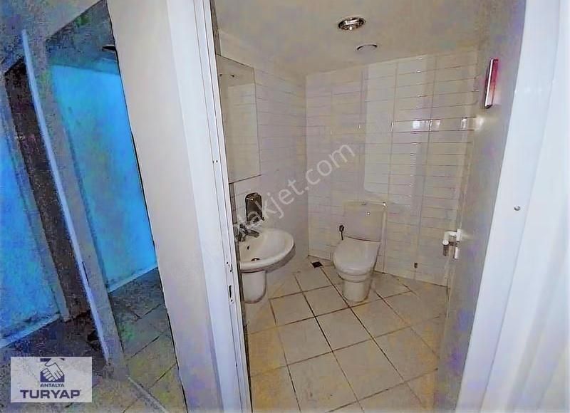 Şehir Merkezinde Cadde Üstü Kiralık 300 M2 Dükkan