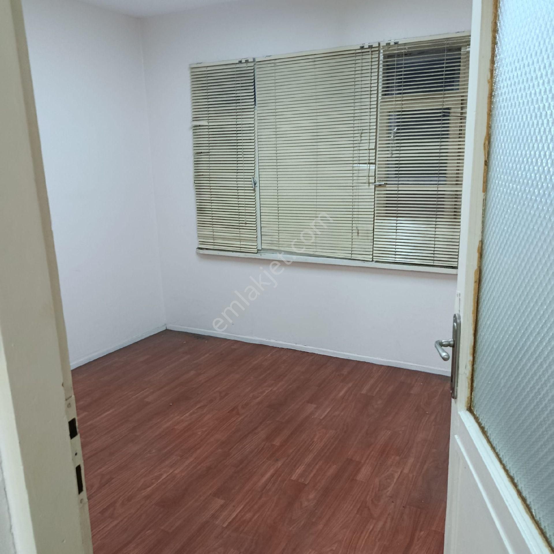 S.evler Merkezde Metrobuse 1dk.2+1 95m2 Kombili Mutfakli Wc'li 1.kat Ofis - Görsel 9