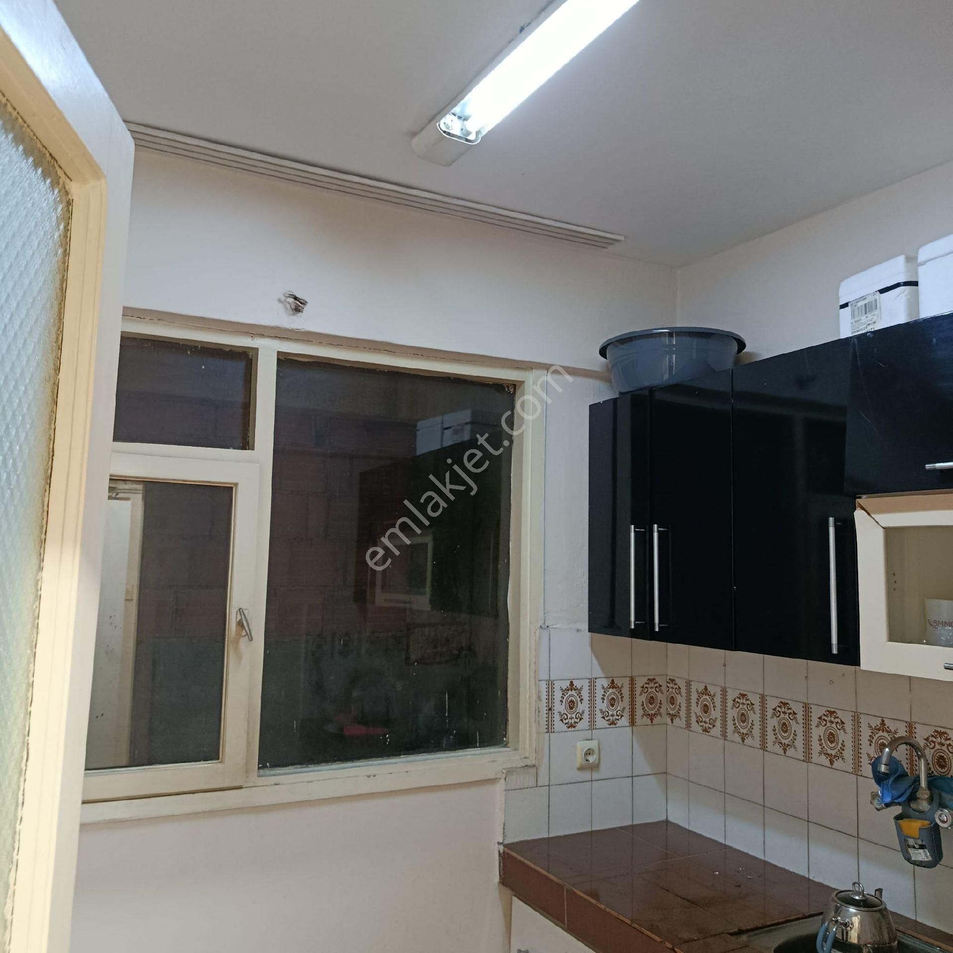 S.evler Merkezde Metrobuse 1dk.2+1 95m2 Kombili Mutfakli Wc'li 1.kat Ofis - Görsel 5