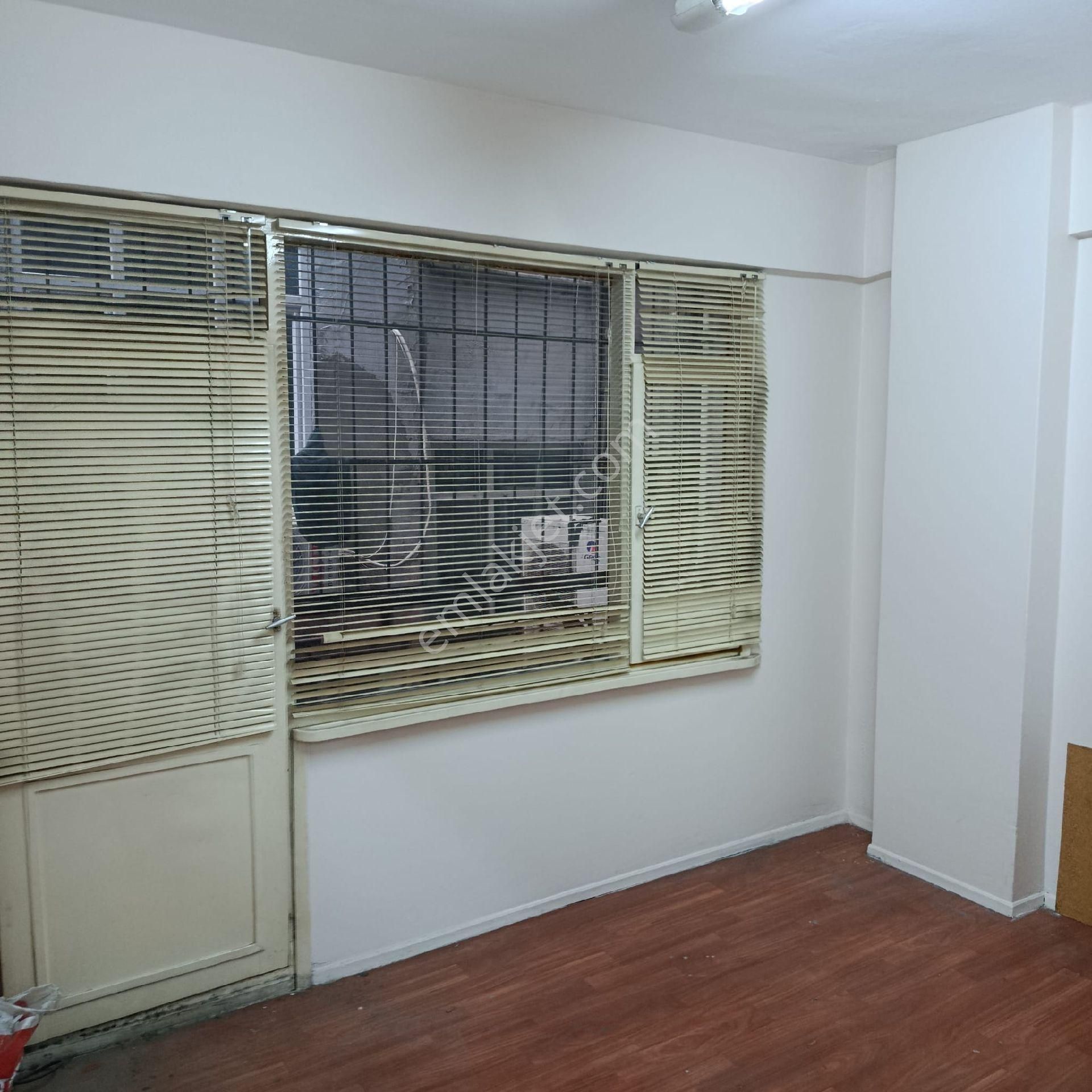 S.evler Merkezde Metrobuse 1dk.2+1 95m2 Kombili Mutfakli Wc'li 1.kat Ofis - Görsel 6