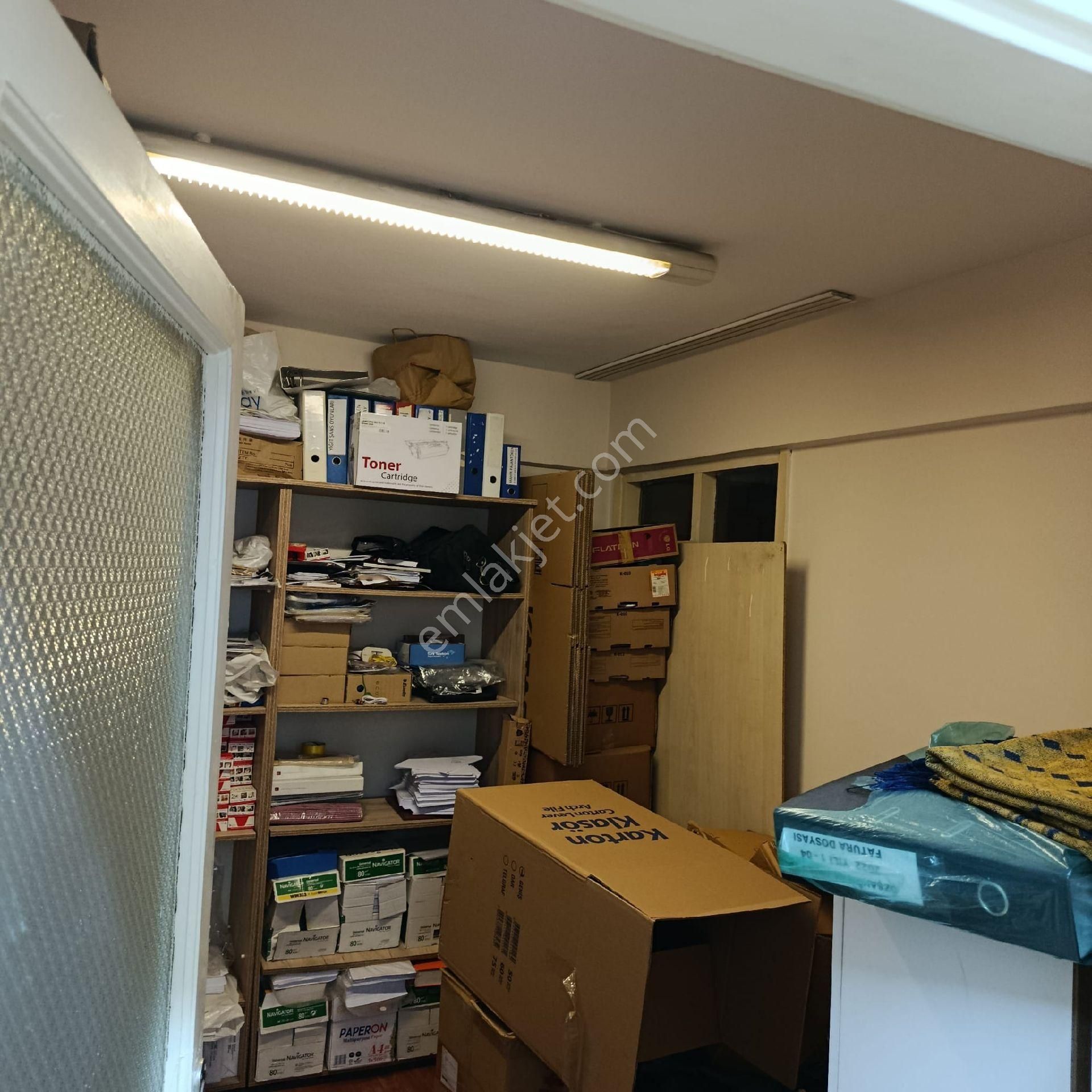 S.evler Merkezde Metrobuse 1dk.2+1 95m2 Kombili Mutfakli Wc'li 1.kat Ofis - Görsel 3