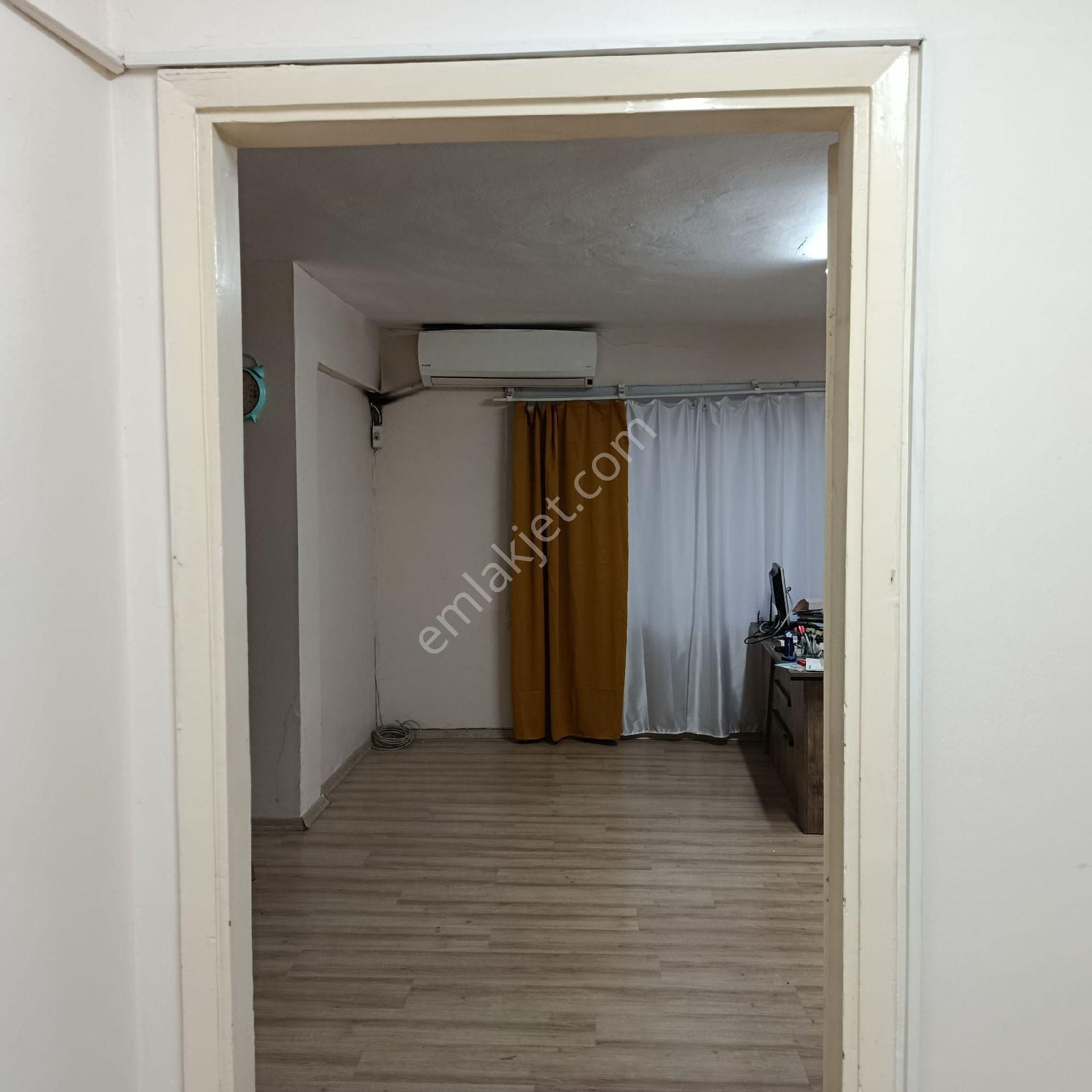 S.evler Merkezde Metrobuse 1dk.2+1 95m2 Kombili Mutfakli Wc'li 1.kat Ofis - Görsel 18