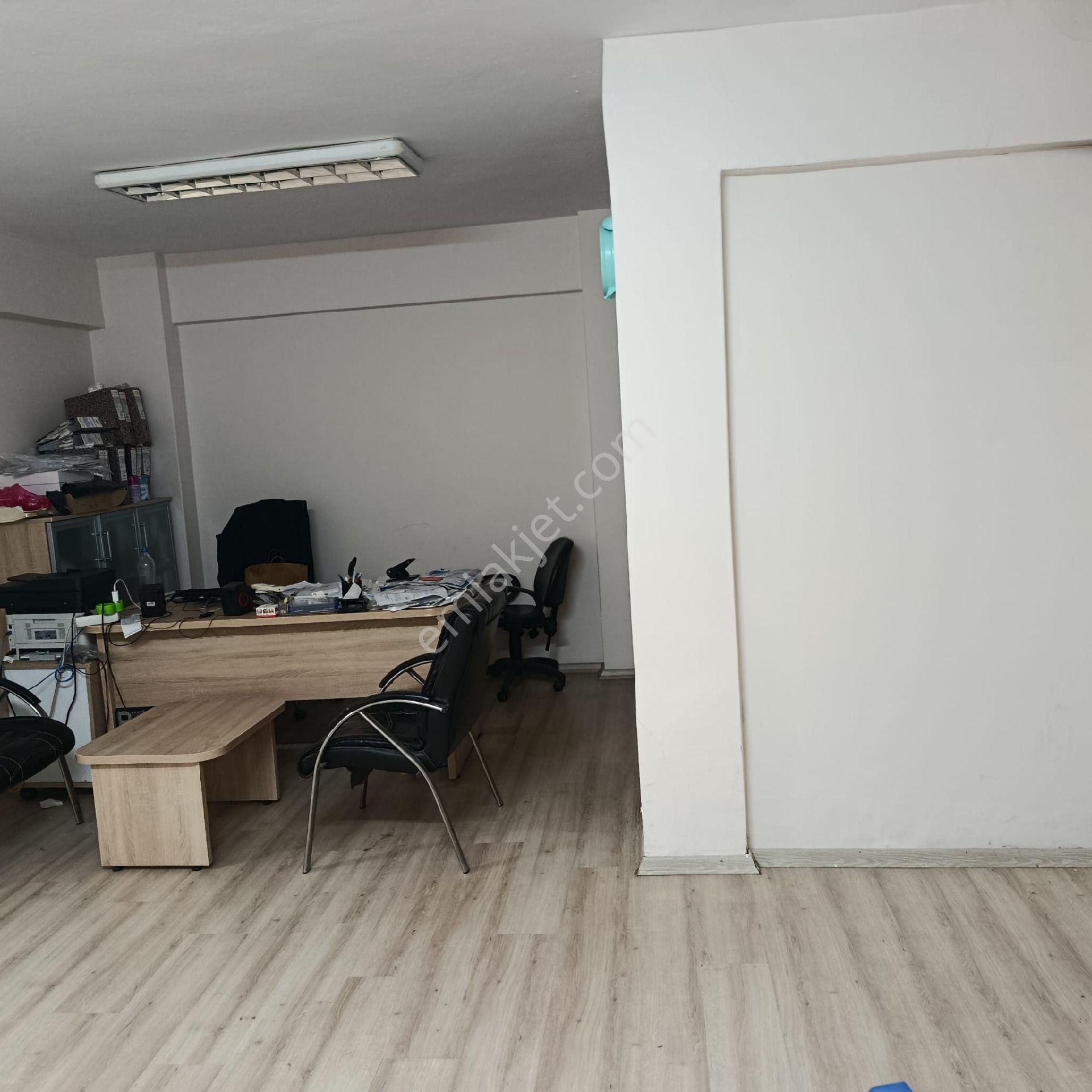 S.evler Merkezde Metrobuse 1dk.2+1 95m2 Kombili Mutfakli Wc'li 1.kat Ofis - Görsel 11