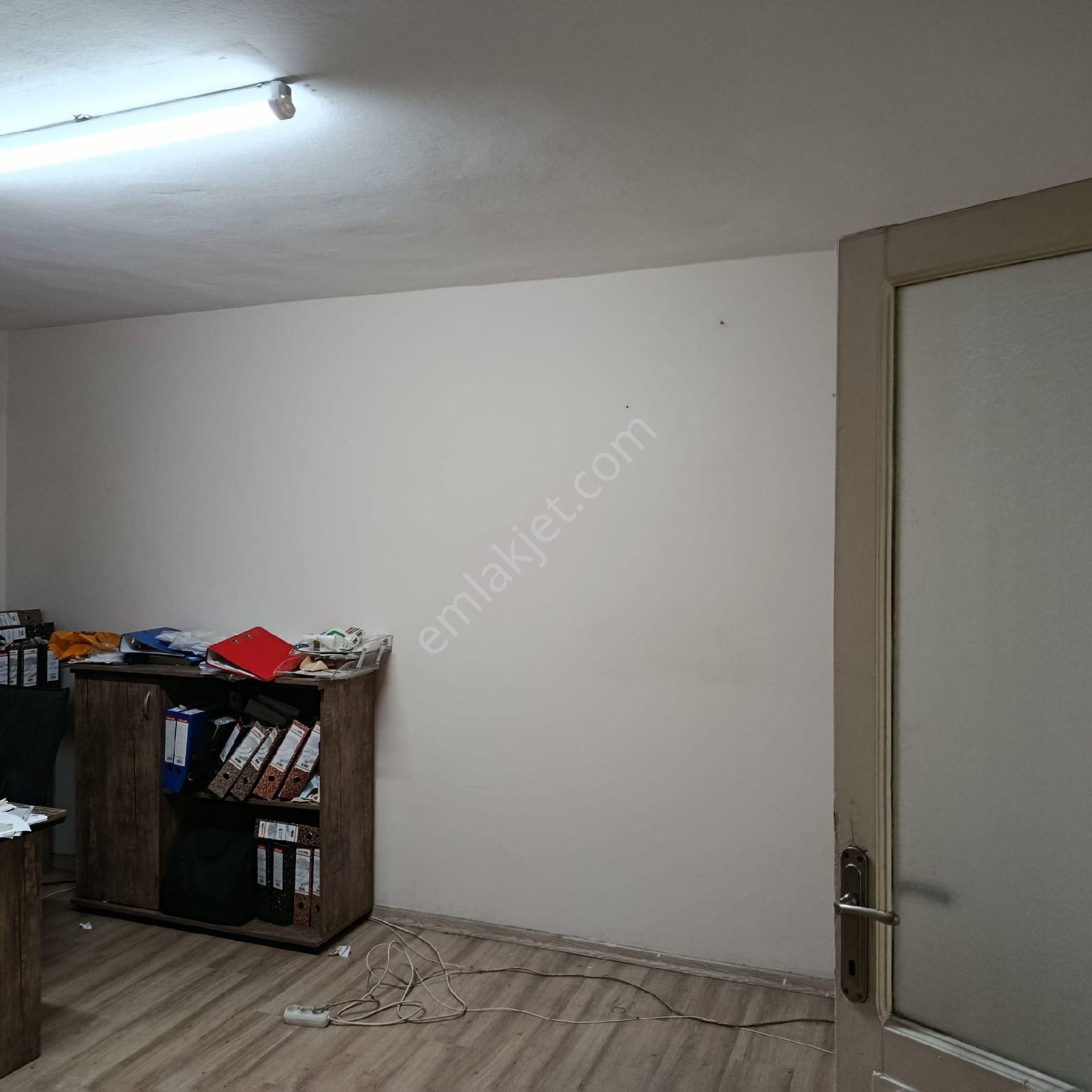 S.evler Merkezde Metrobuse 1dk.2+1 95m2 Kombili Mutfakli Wc'li 1.kat Ofis - Görsel 17