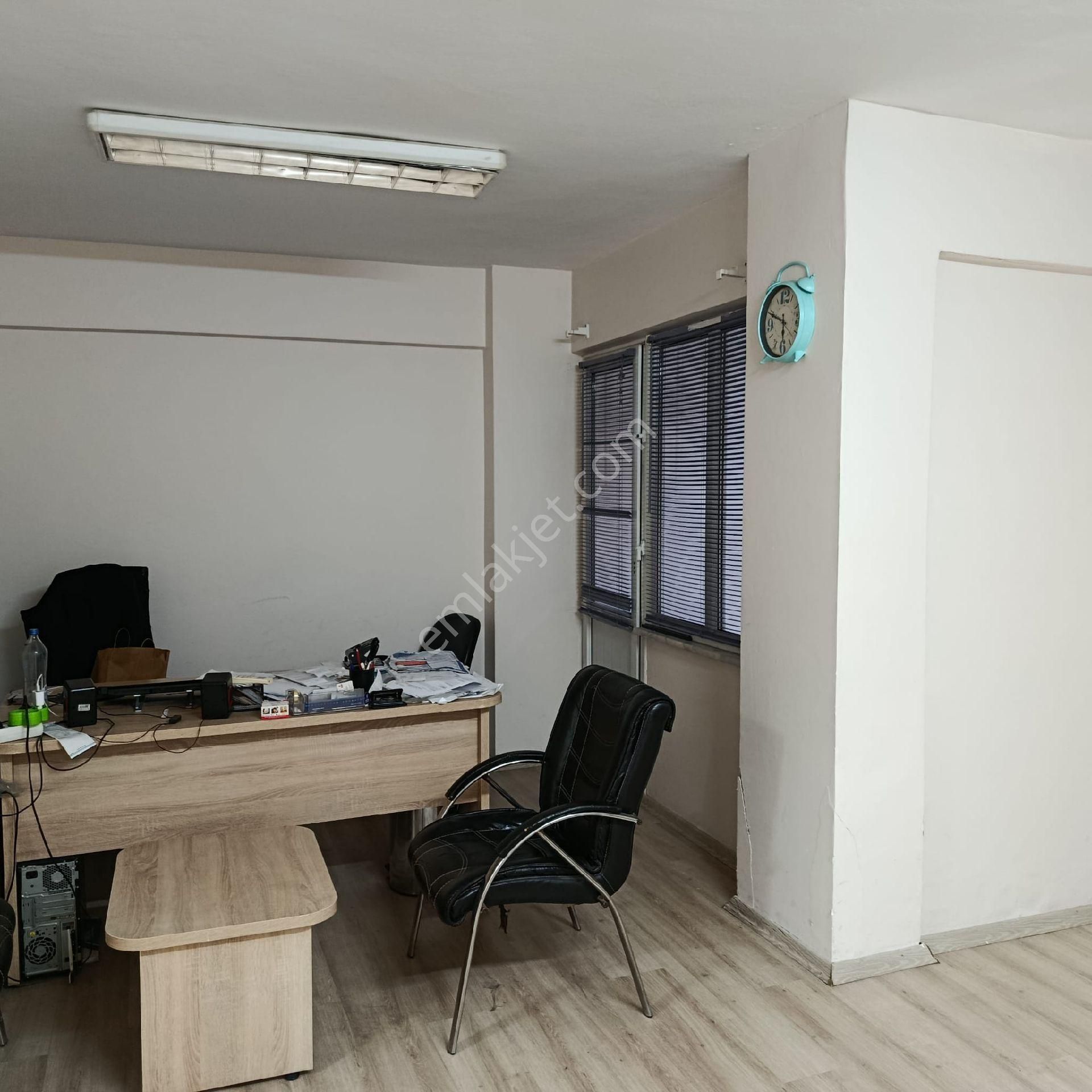 S.evler Merkezde Metrobuse 1dk.2+1 95m2 Kombili Mutfakli Wc'li 1.kat Ofis - Görsel 12