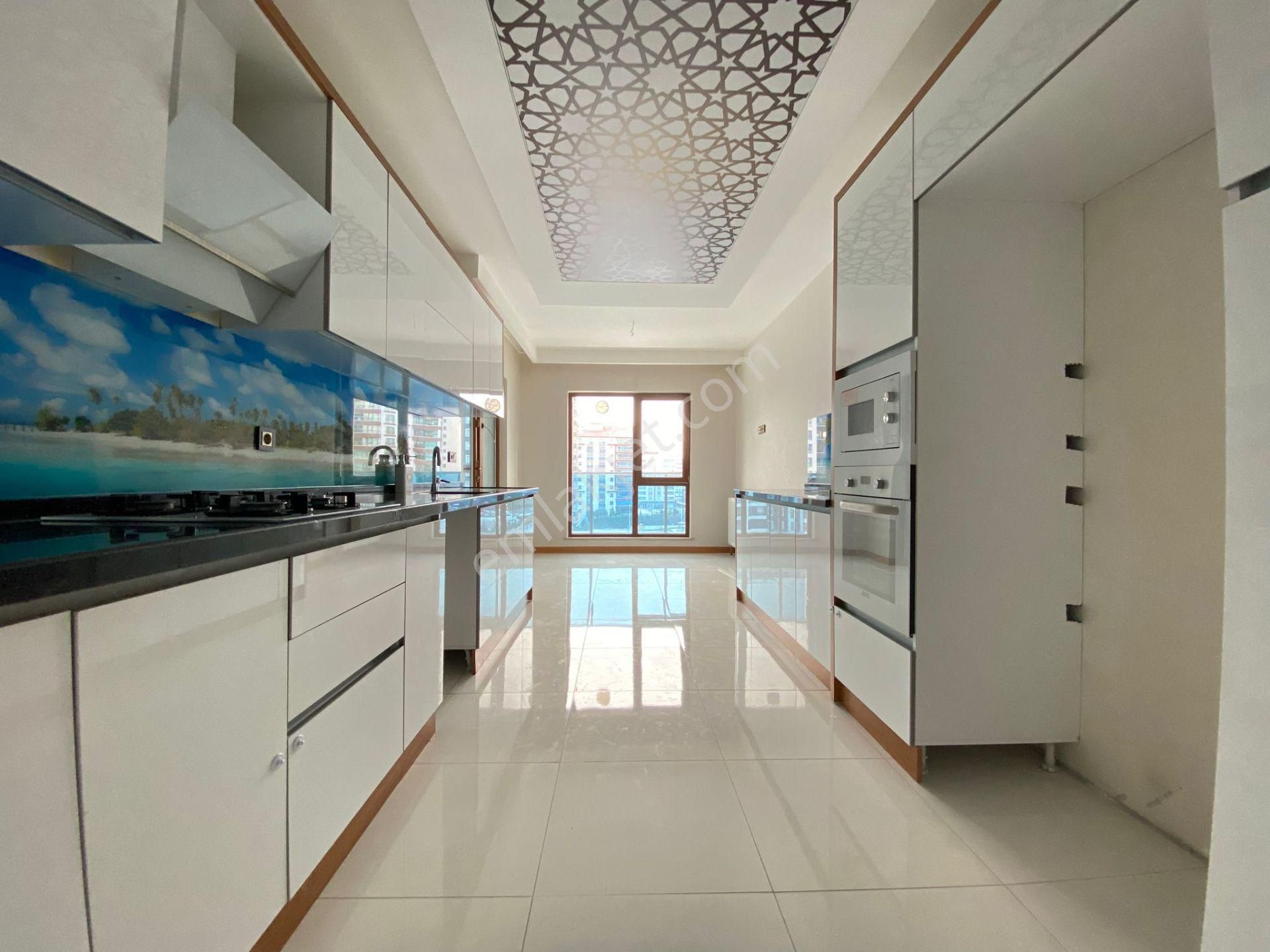 Nasip Ten Site İçersinde Teras Balkonlu Çift Banyolu 4+1 Kiralık