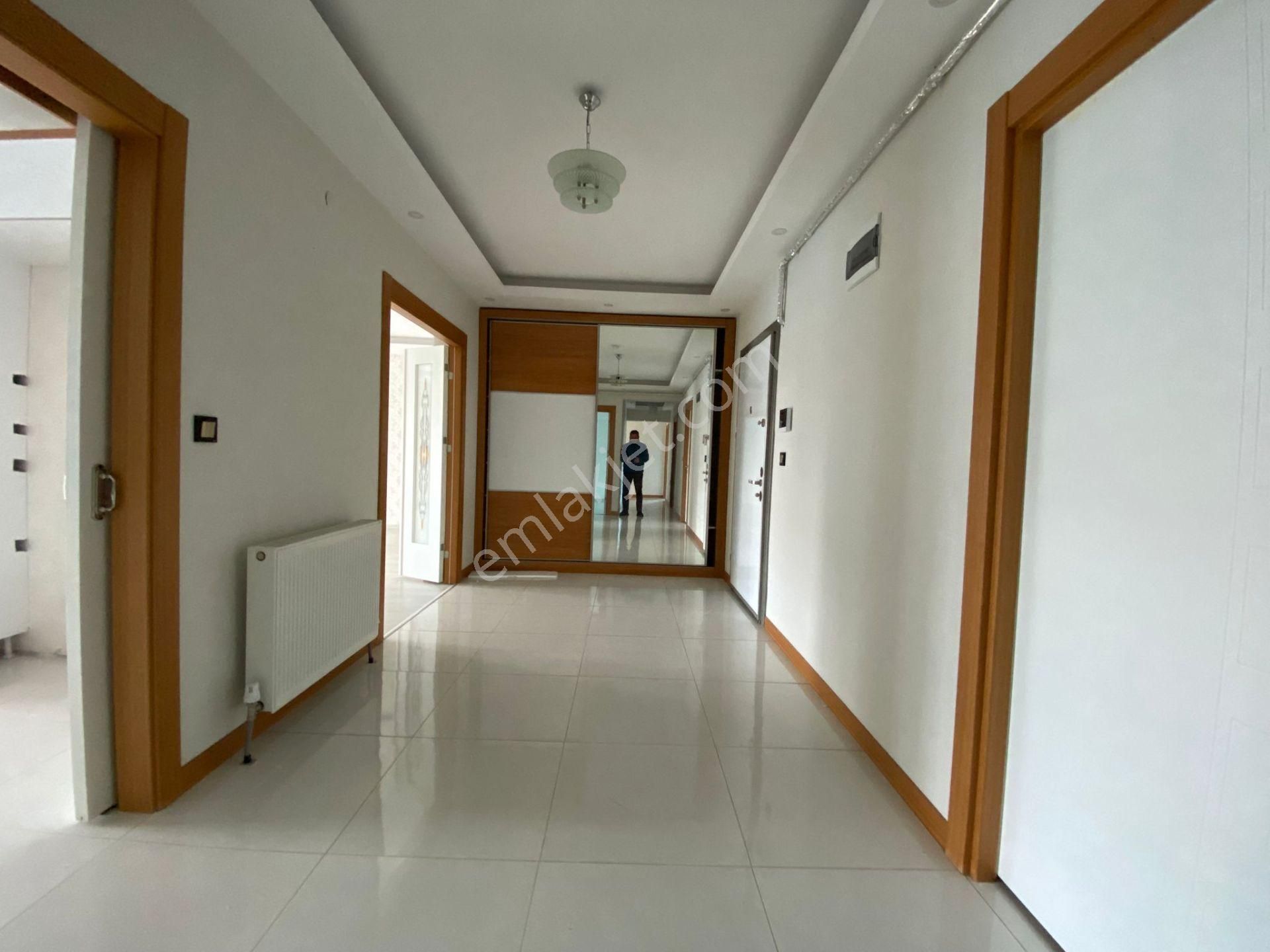 Nasip Ten Site İçersinde Teras Balkonlu Çift Banyolu 4+1 Kiralık - Görsel 12