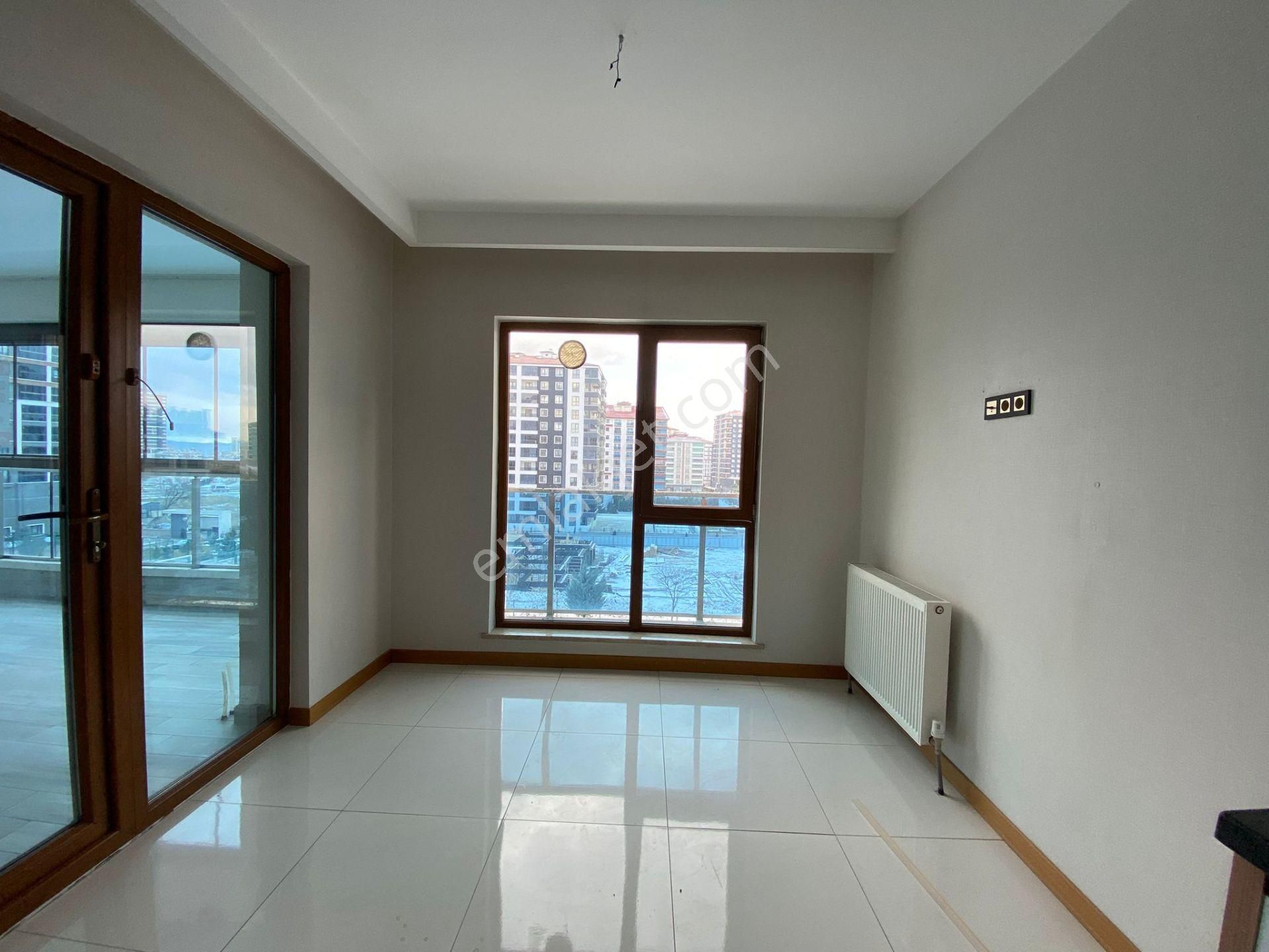 Nasip Ten Site İçersinde Teras Balkonlu Çift Banyolu 4+1 Kiralık - Görsel 2