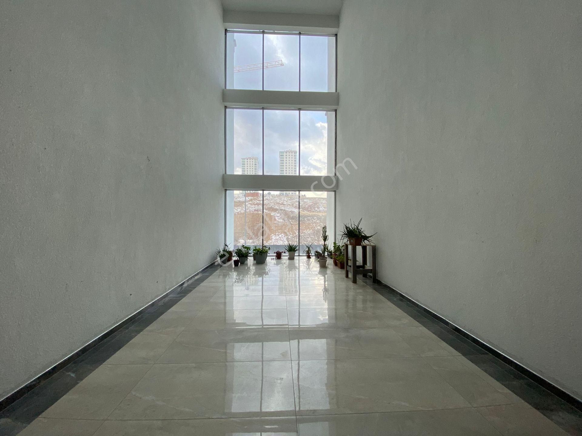 Nasip Ten Site İçersinde Teras Balkonlu Çift Banyolu 4+1 Kiralık - Görsel 34