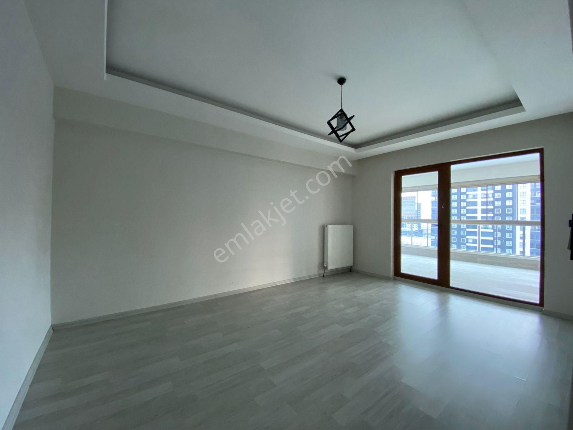 Nasip Ten Site İçersinde Teras Balkonlu Çift Banyolu 4+1 Kiralık - Görsel 13