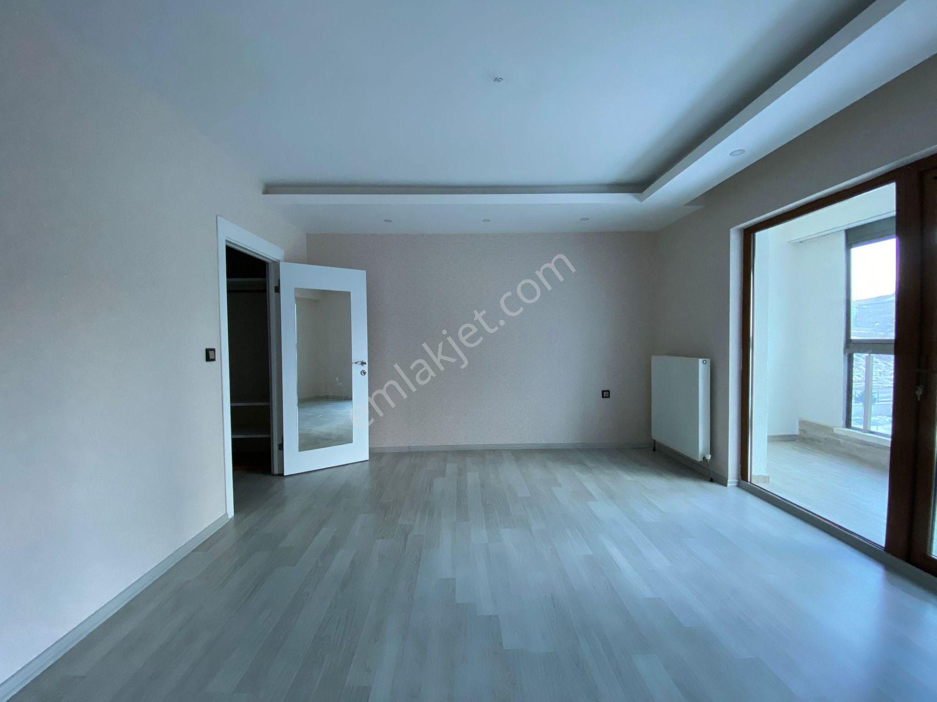 Nasip Ten Site İçersinde Teras Balkonlu Çift Banyolu 4+1 Kiralık - Görsel 26