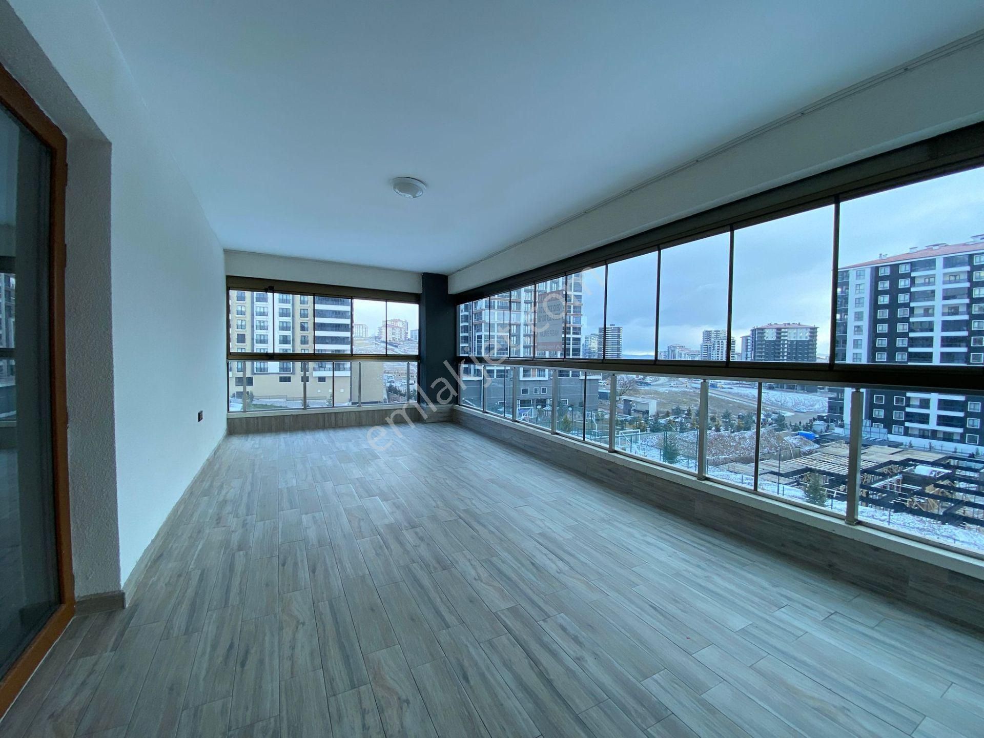 Nasip Ten Site İçersinde Teras Balkonlu Çift Banyolu 4+1 Kiralık - Görsel 4