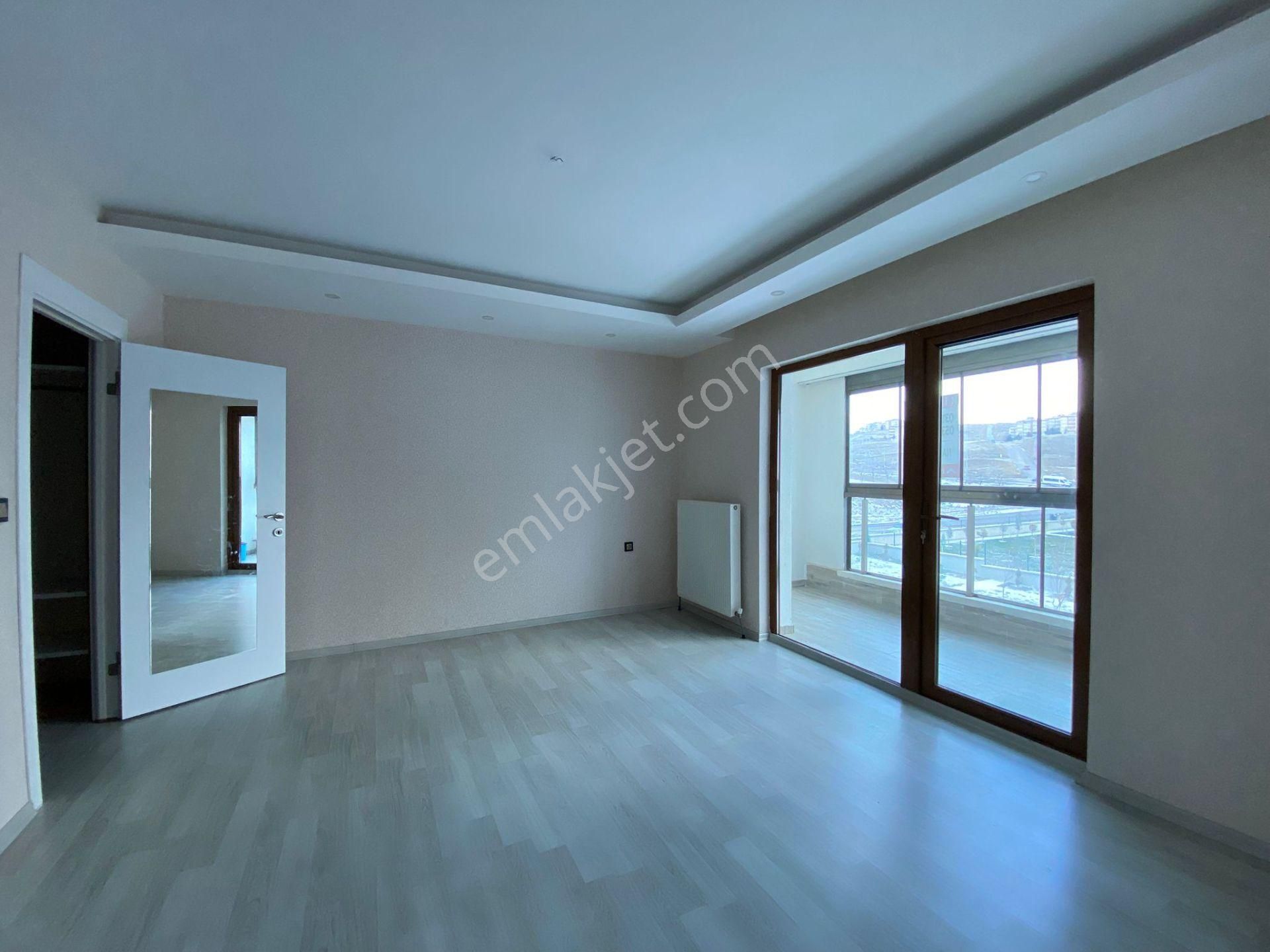 Nasip Ten Site İçersinde Teras Balkonlu Çift Banyolu 4+1 Kiralık - Görsel 25