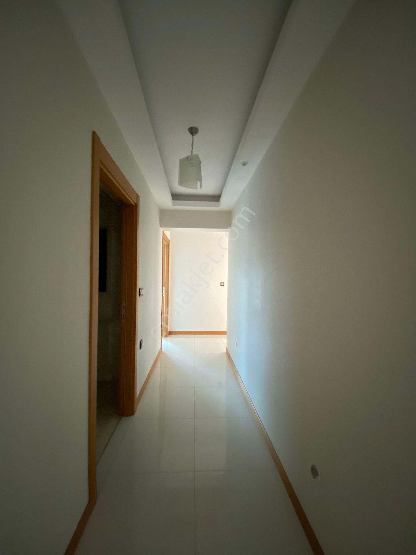 Nasip Ten Site İçersinde Teras Balkonlu Çift Banyolu 4+1 Kiralık - Görsel 14