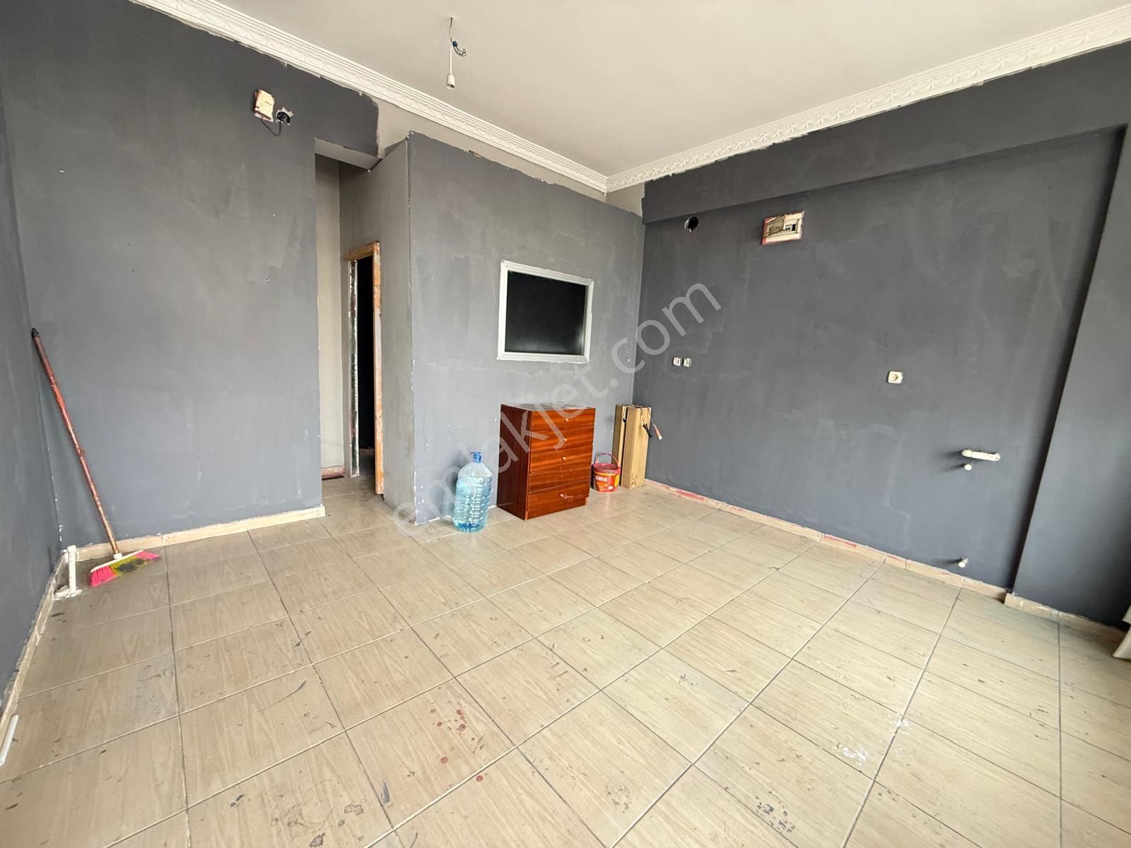 Gökçe Emlak'tan 30m² Önü Açık Caddede Kiralık Dükkan - Görsel 3