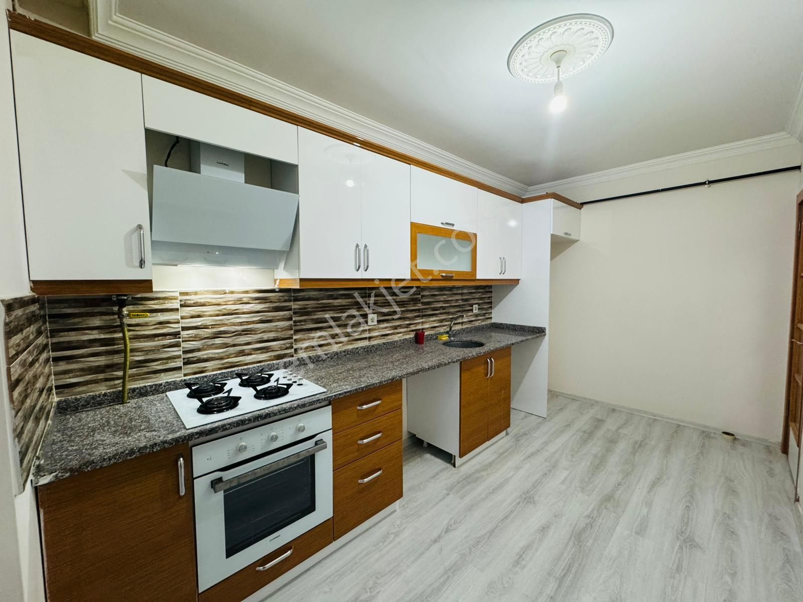 Merpa İnşaat'tan *** Fatih Mah'de/ İskanlı/ Çift Cam Balkon / Arakat 2+1 Daire