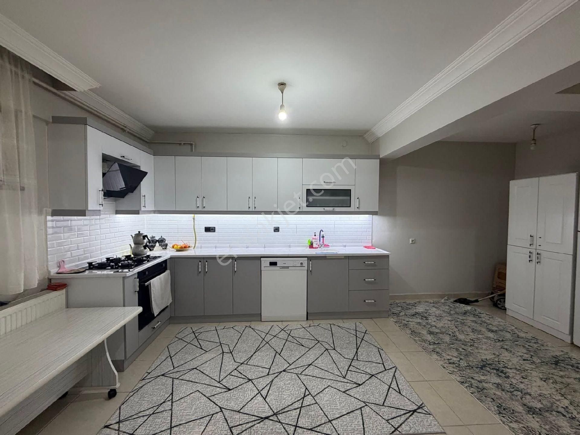 Lider Gayrimenkul'den Adalet Mh 3+1 160m2 12 Yıllık Fırsat Daire