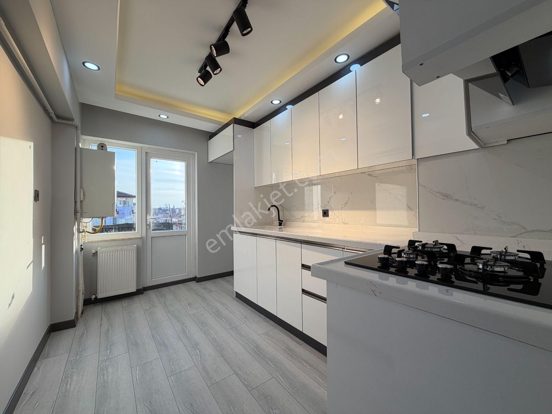 Göktaş'tan█fatih Mah.merkezi Konumda Full Yapılı 1.kat 3+1 Daire