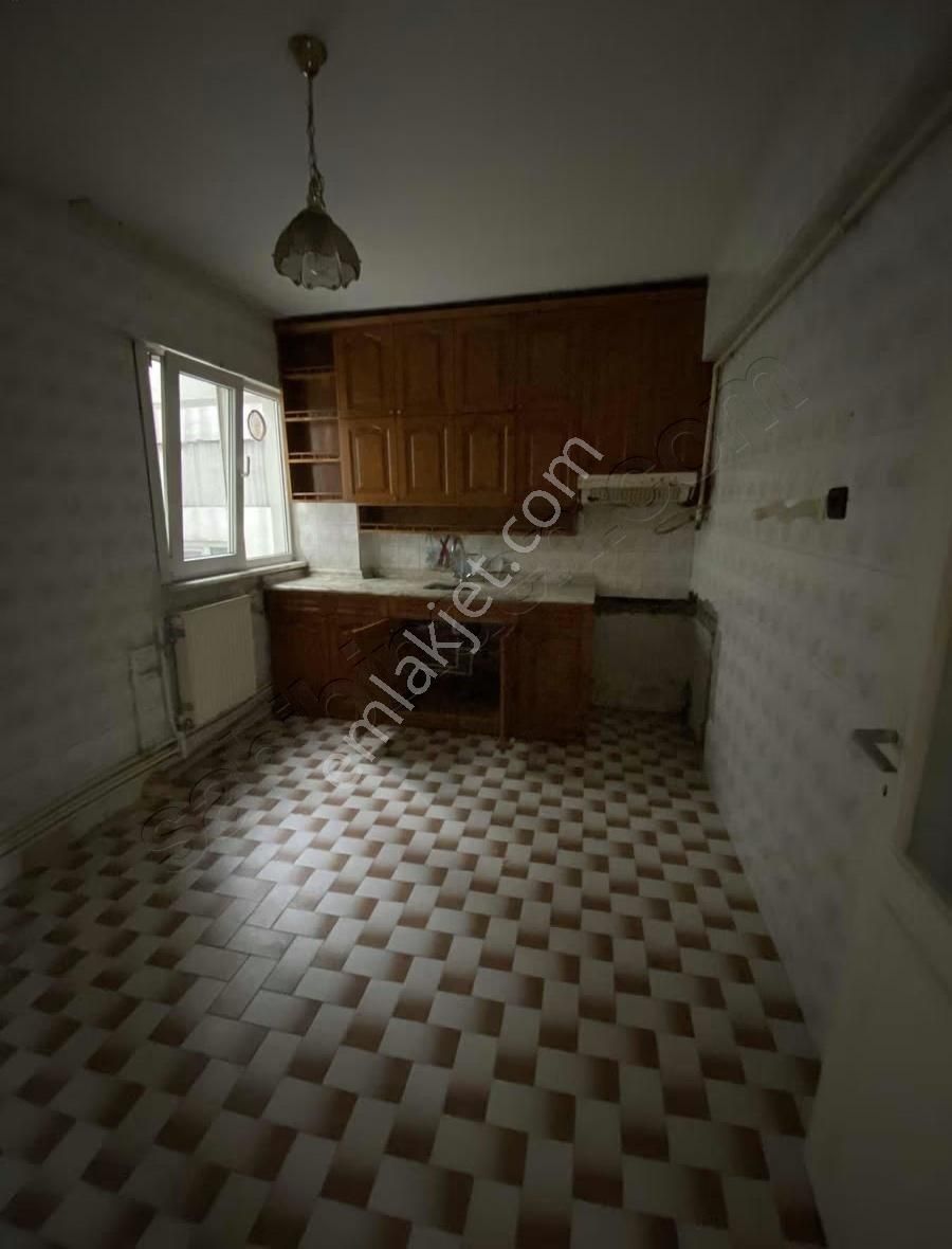 Ordu Caddesi Üzerinde Asansörlü 2+1 Daire - Görsel 5