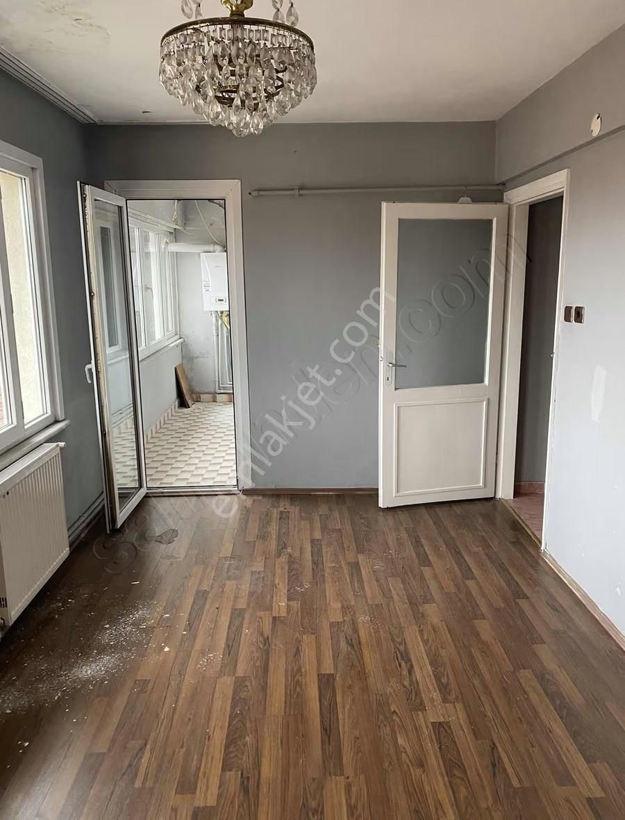 Ordu Caddesi Üzerinde Asansörlü 2+1 Daire - Görsel 7